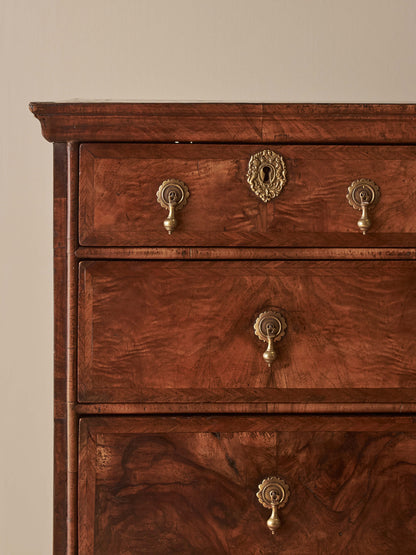 Georgian walnut feather-banded chest of drawers