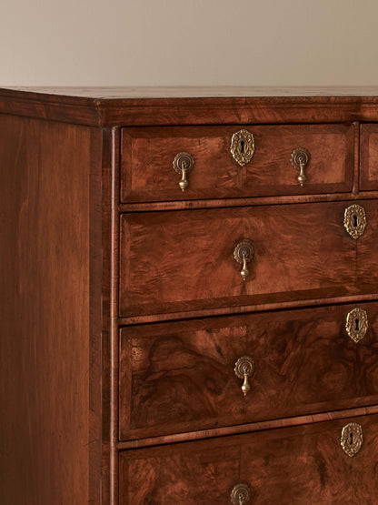 Georgian walnut feather-banded chest of drawers