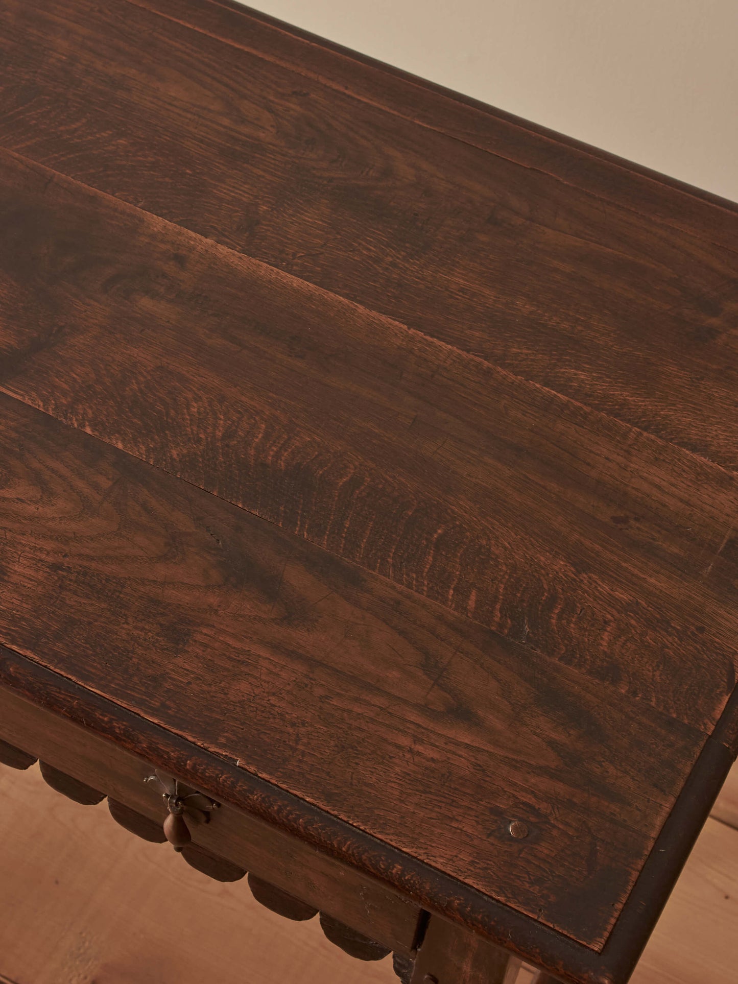 Early 18th century side table with scalloped apron
