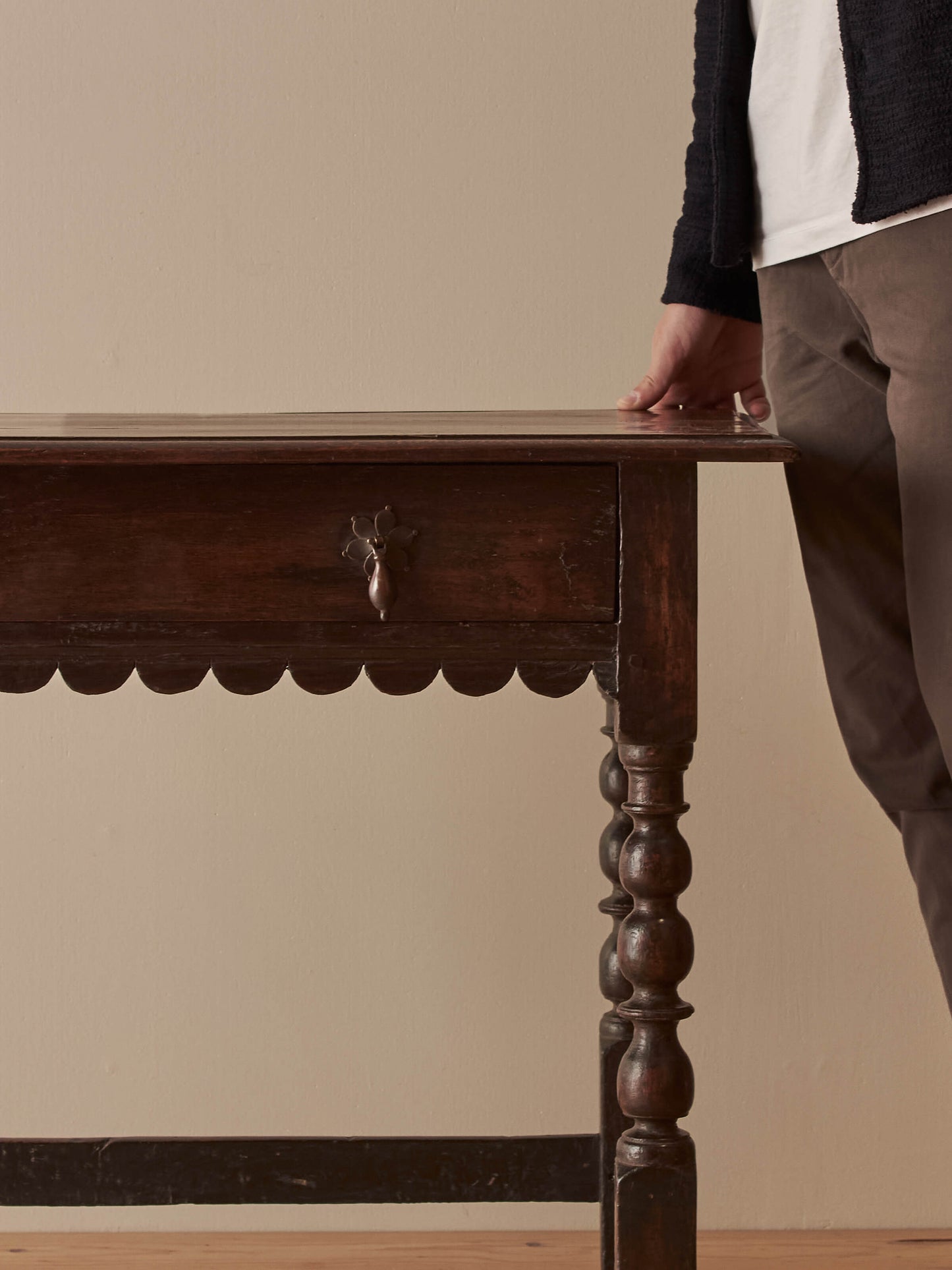 Early 18th century side table with scalloped apron
