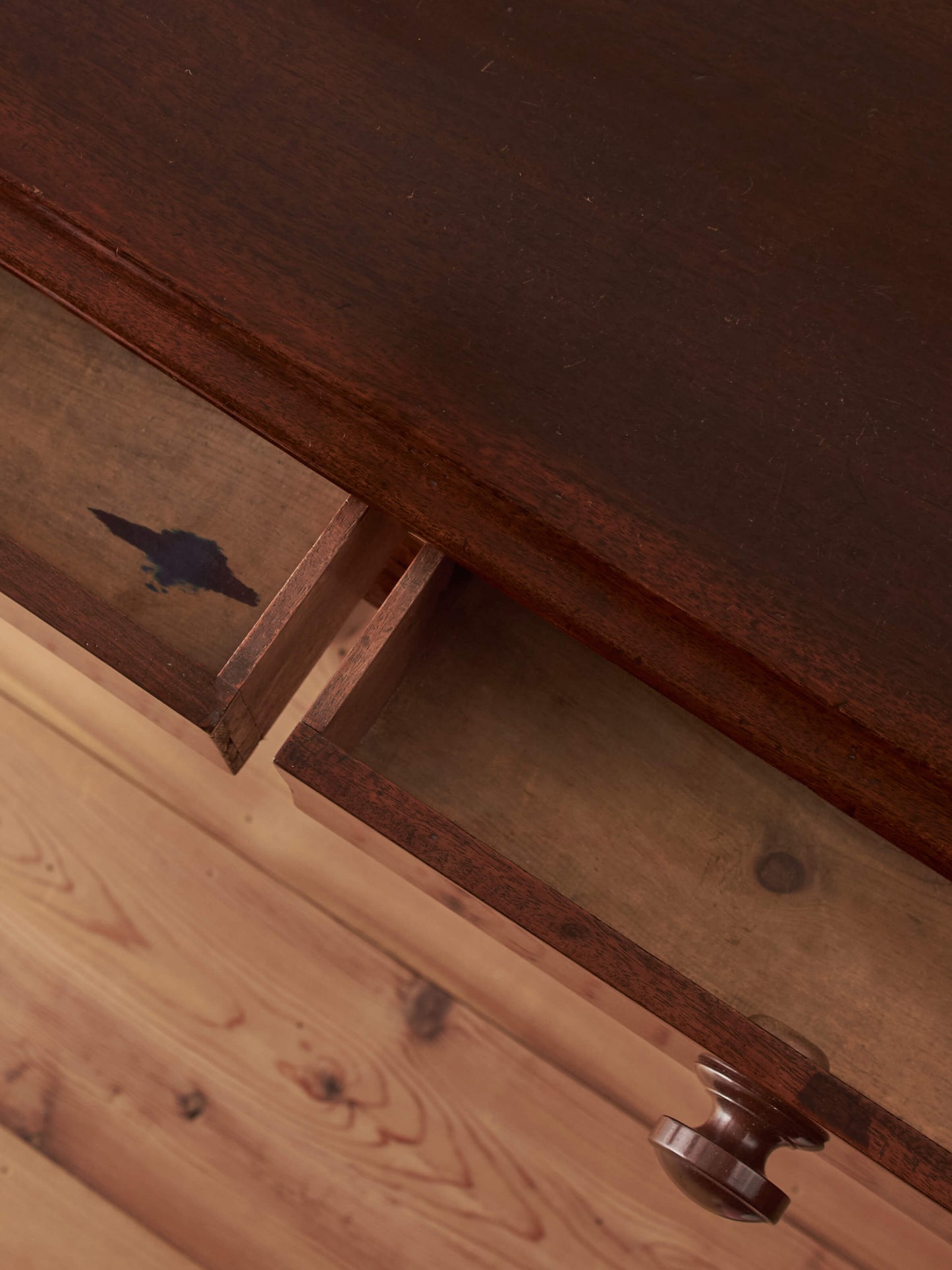 Victorian mahogany pedestal desk