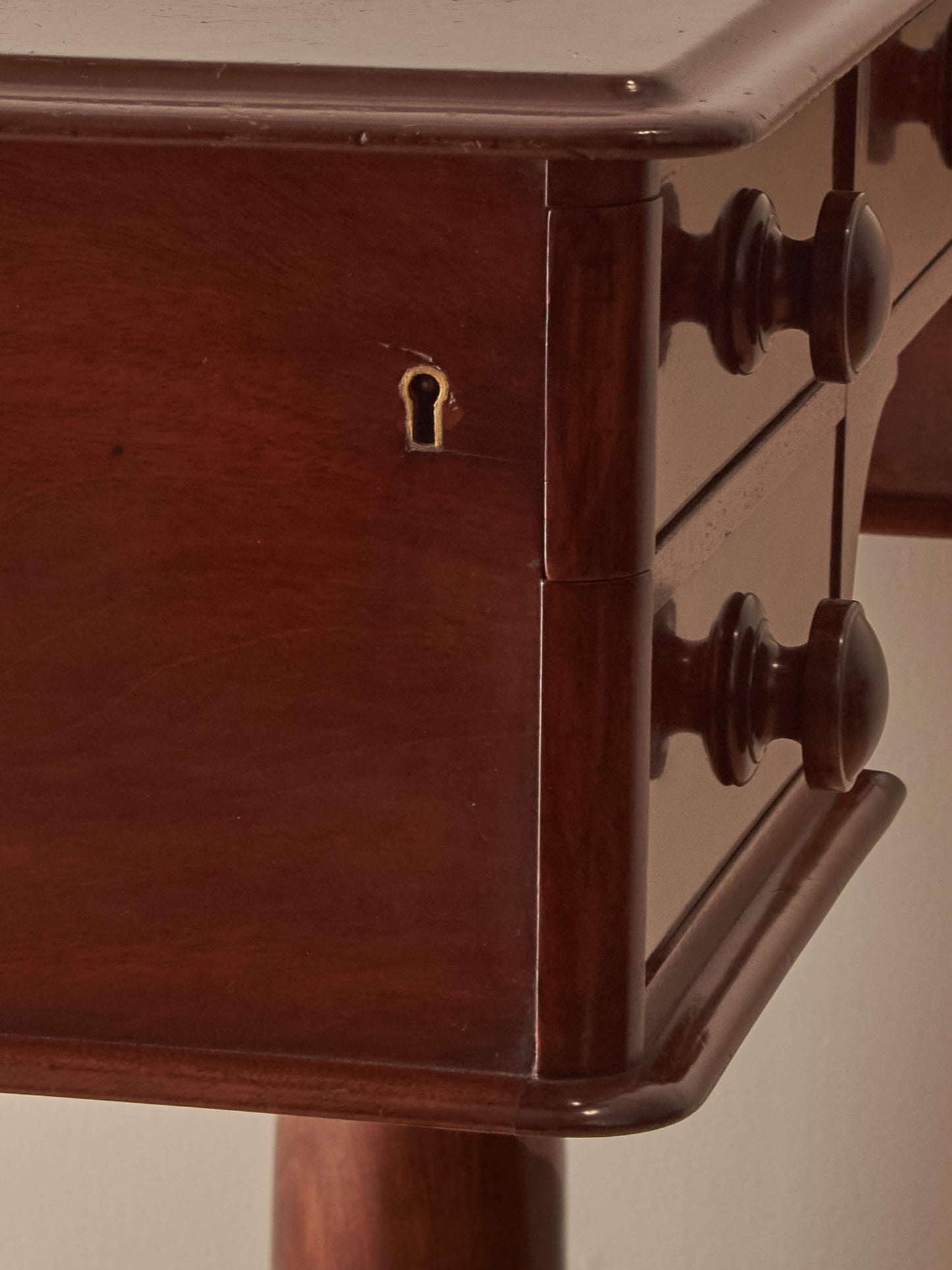 Victorian mahogany pedestal desk