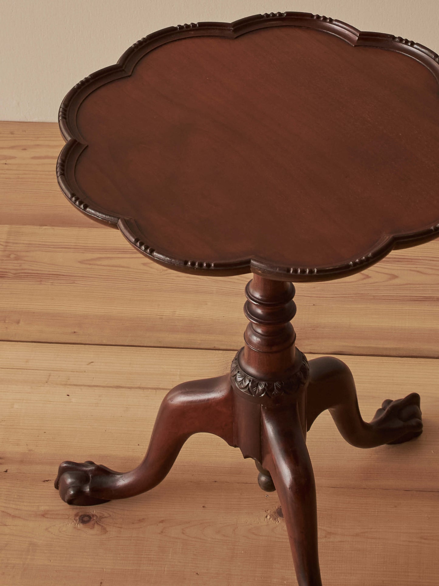 Victorian mahogany scalloped occasional table
