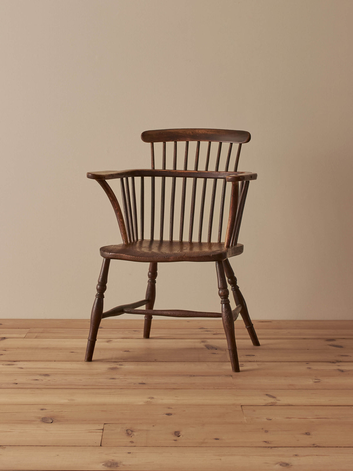 19th-century elm and beech comb-back Windsor chair