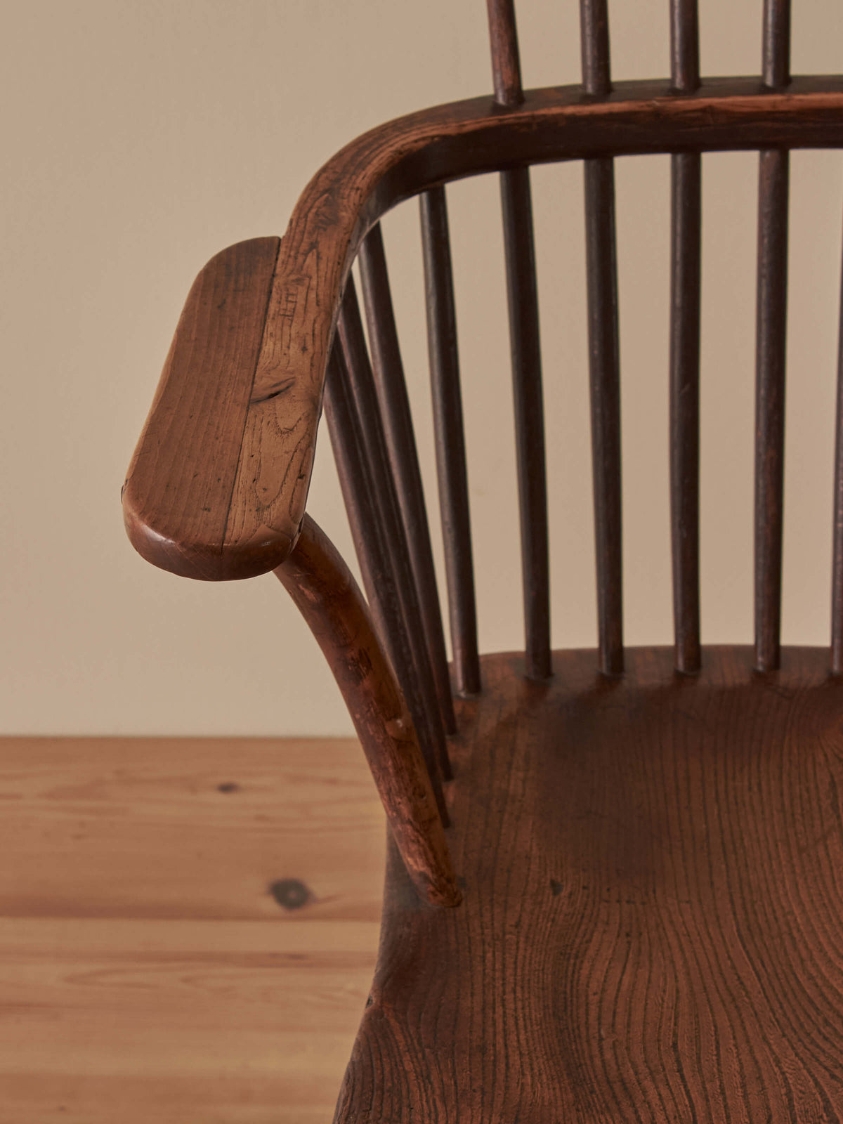 19th-century elm and beech comb-back Windsor chair