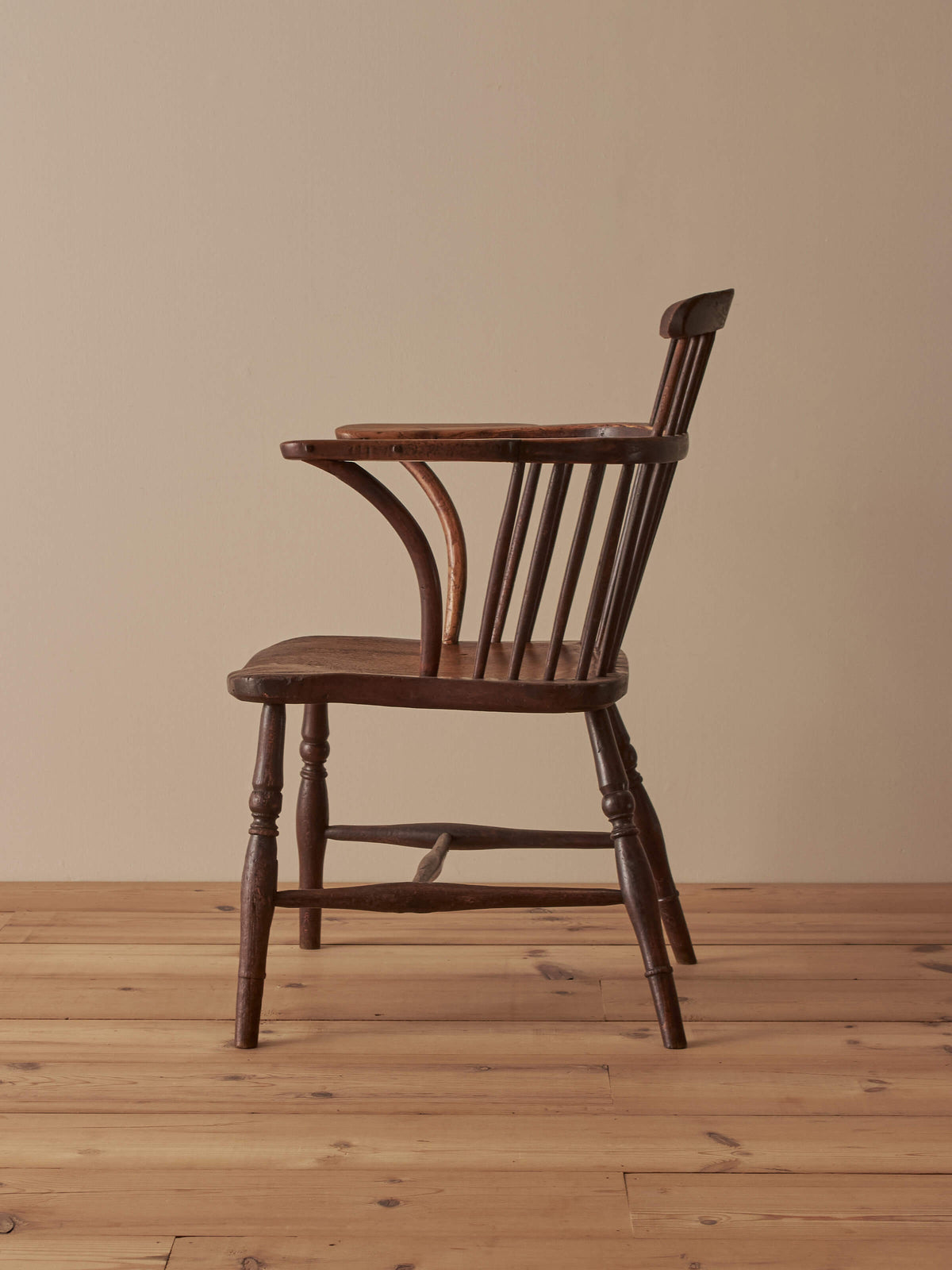 19th-century elm and beech comb-back Windsor chair