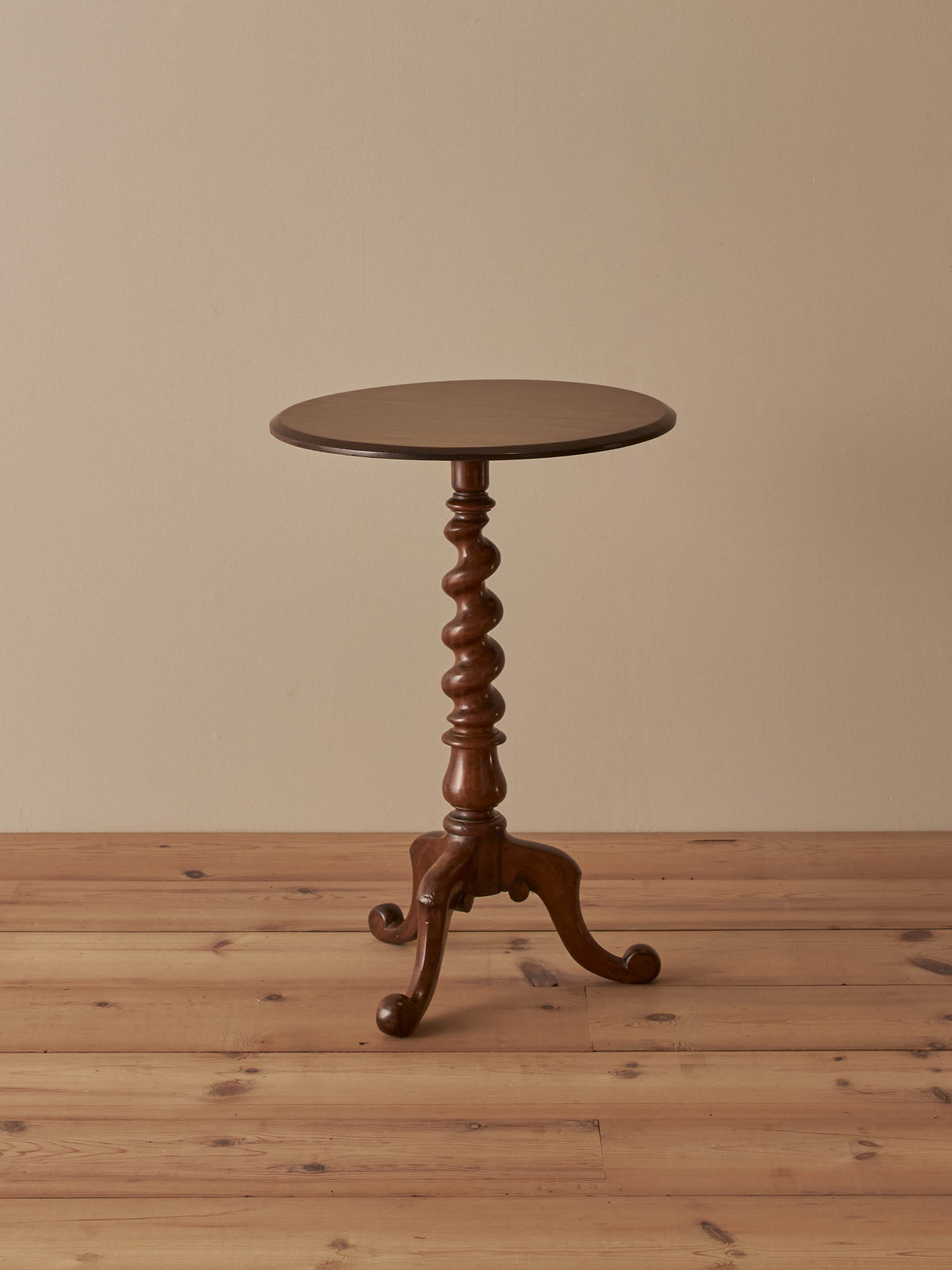 Early Victorian walnut and rosewood lamp table