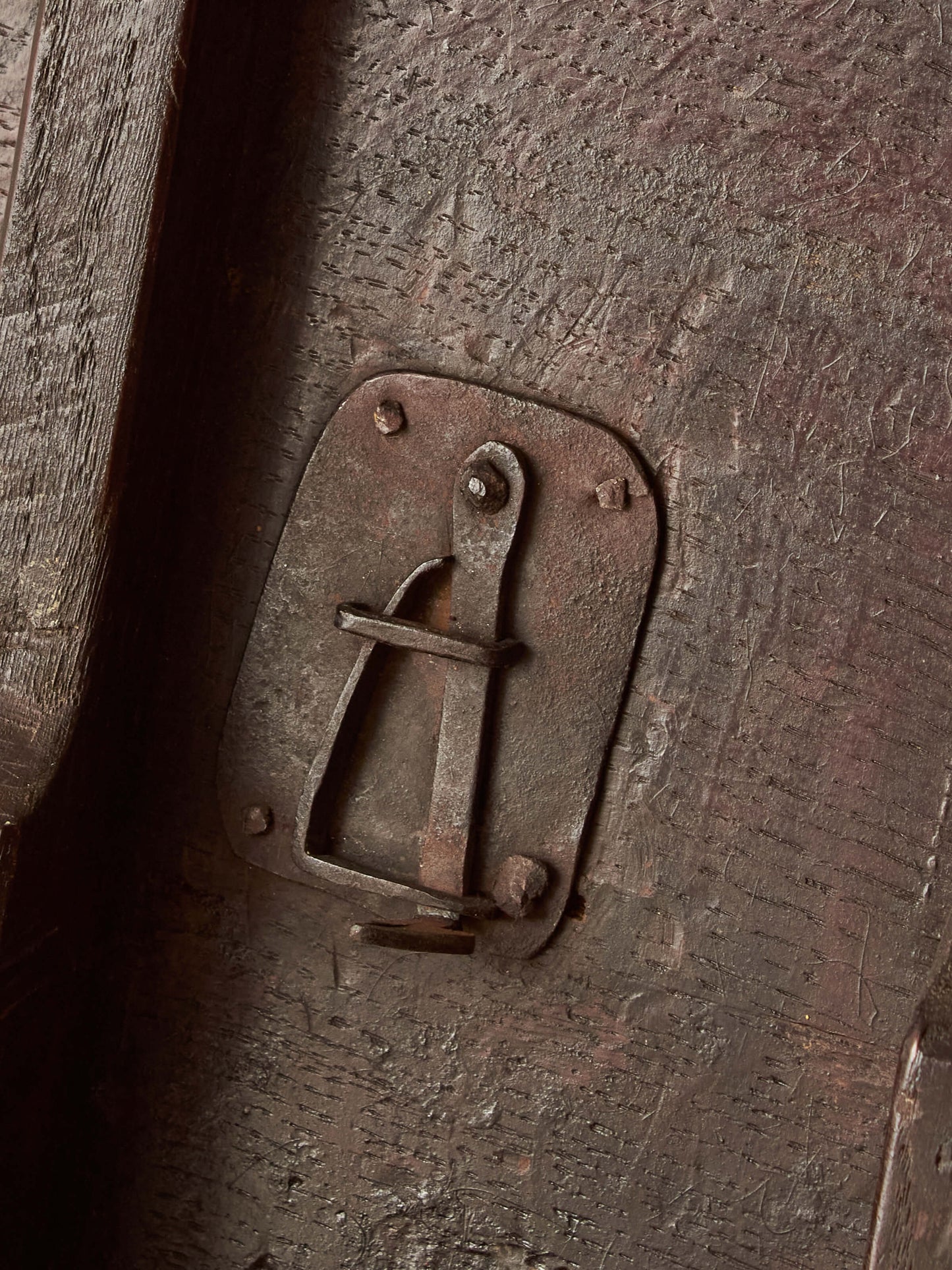 Georgian tilt-top wine table