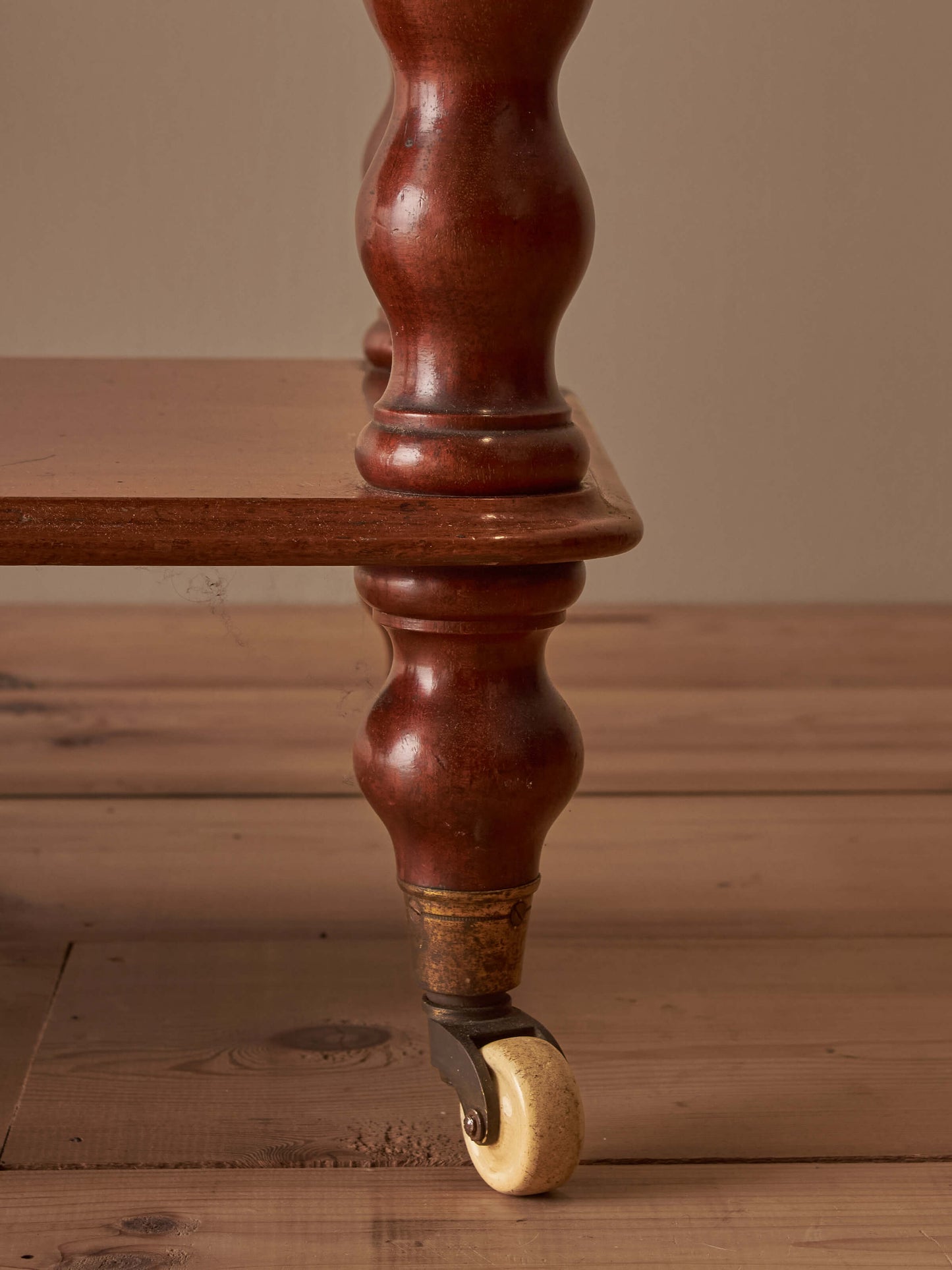 Victorian mahogany bobbin shelving unit