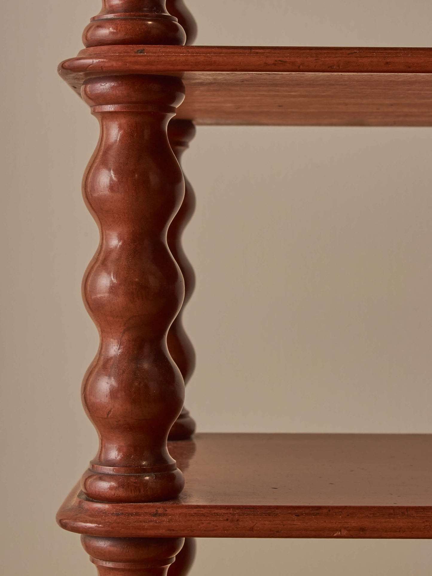 Victorian mahogany bobbin shelving unit