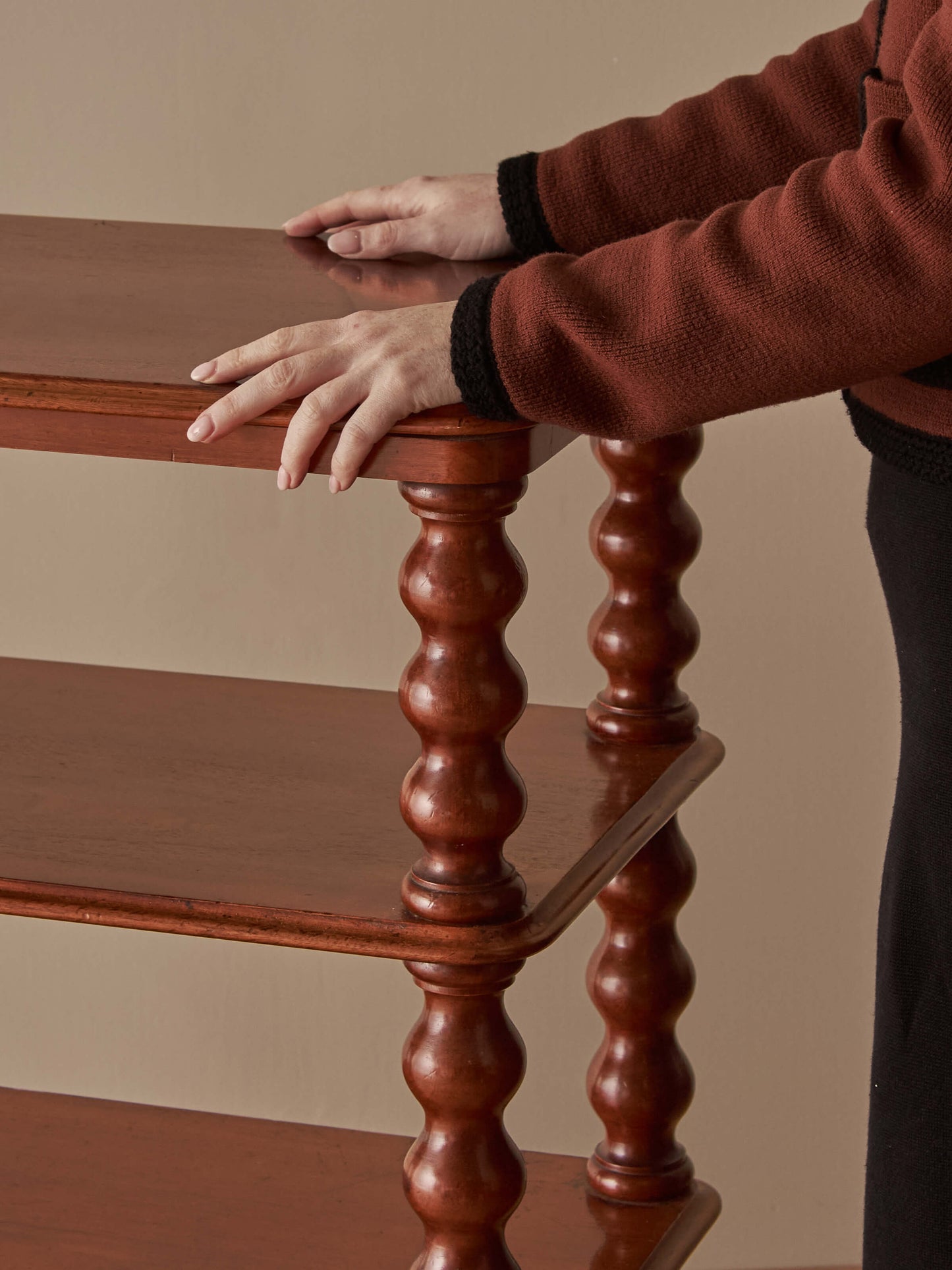 Victorian mahogany bobbin shelving unit