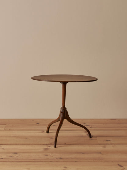Victorian oval mahogany tripod table