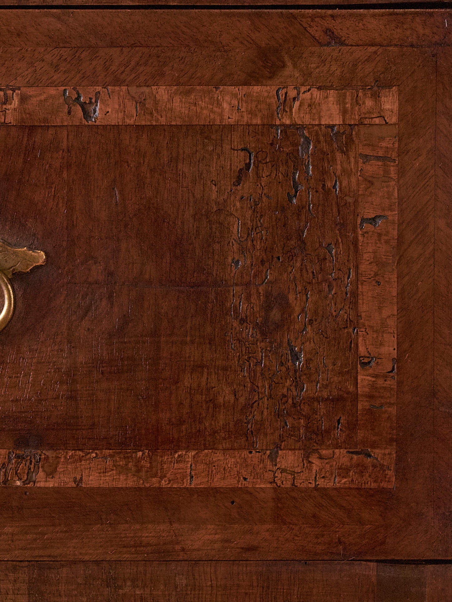 George I walnut cross-banded chest of drawers