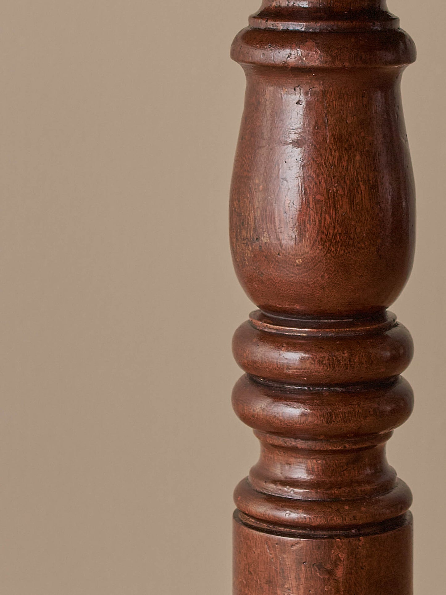 Antique circular mahogany tilt-top table