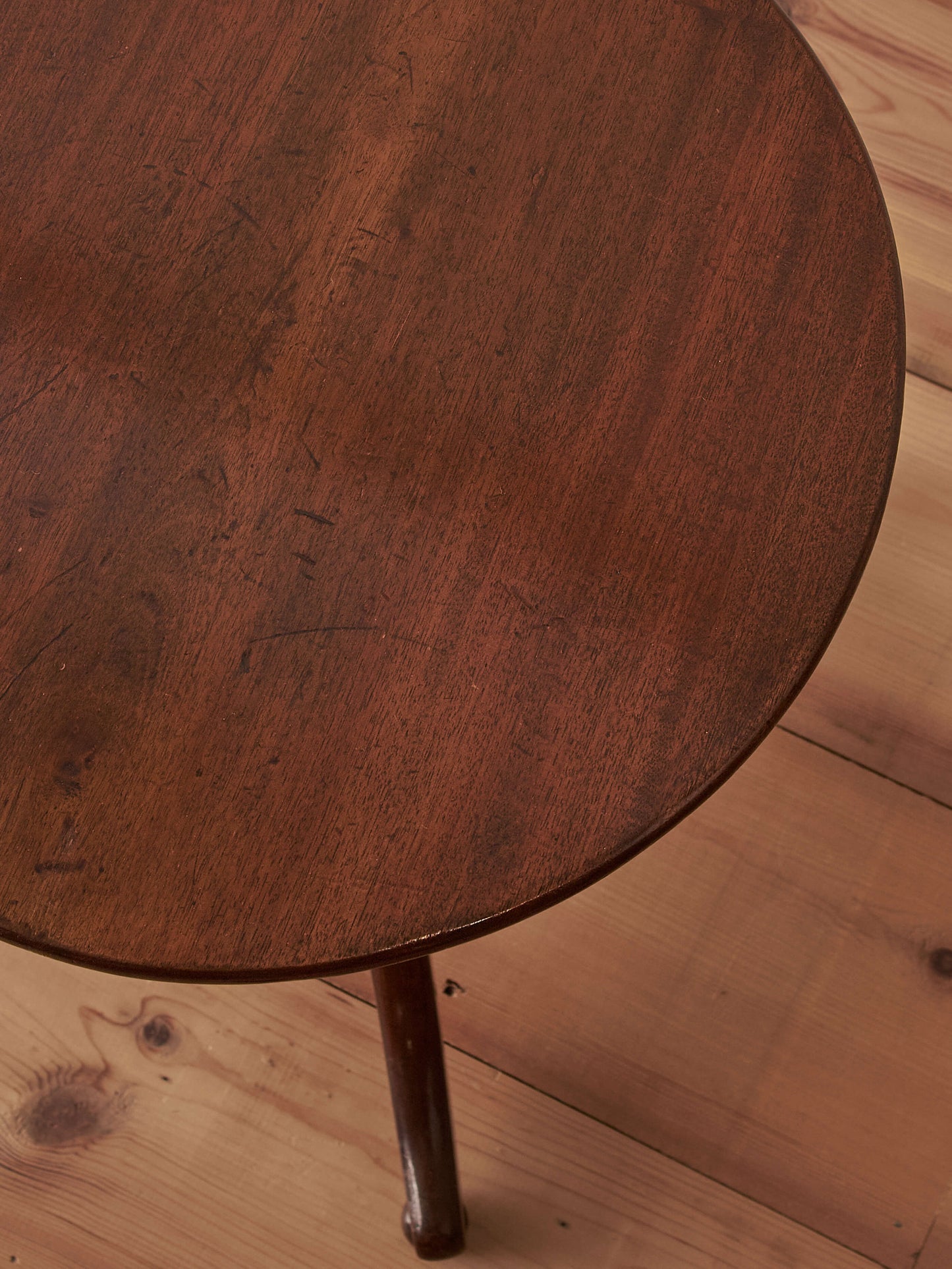 Antique circular mahogany tilt-top table