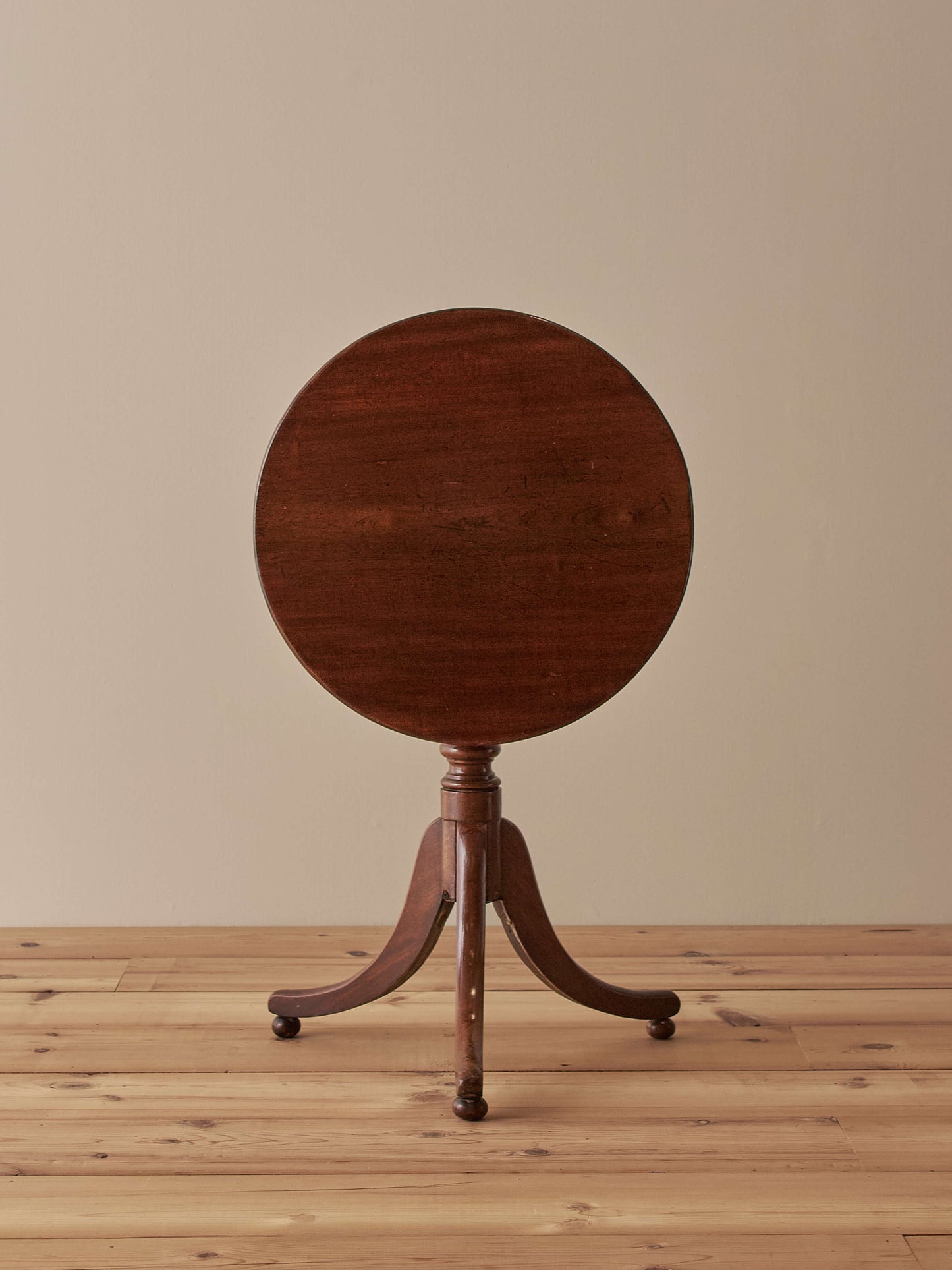Antique circular mahogany tilt-top table