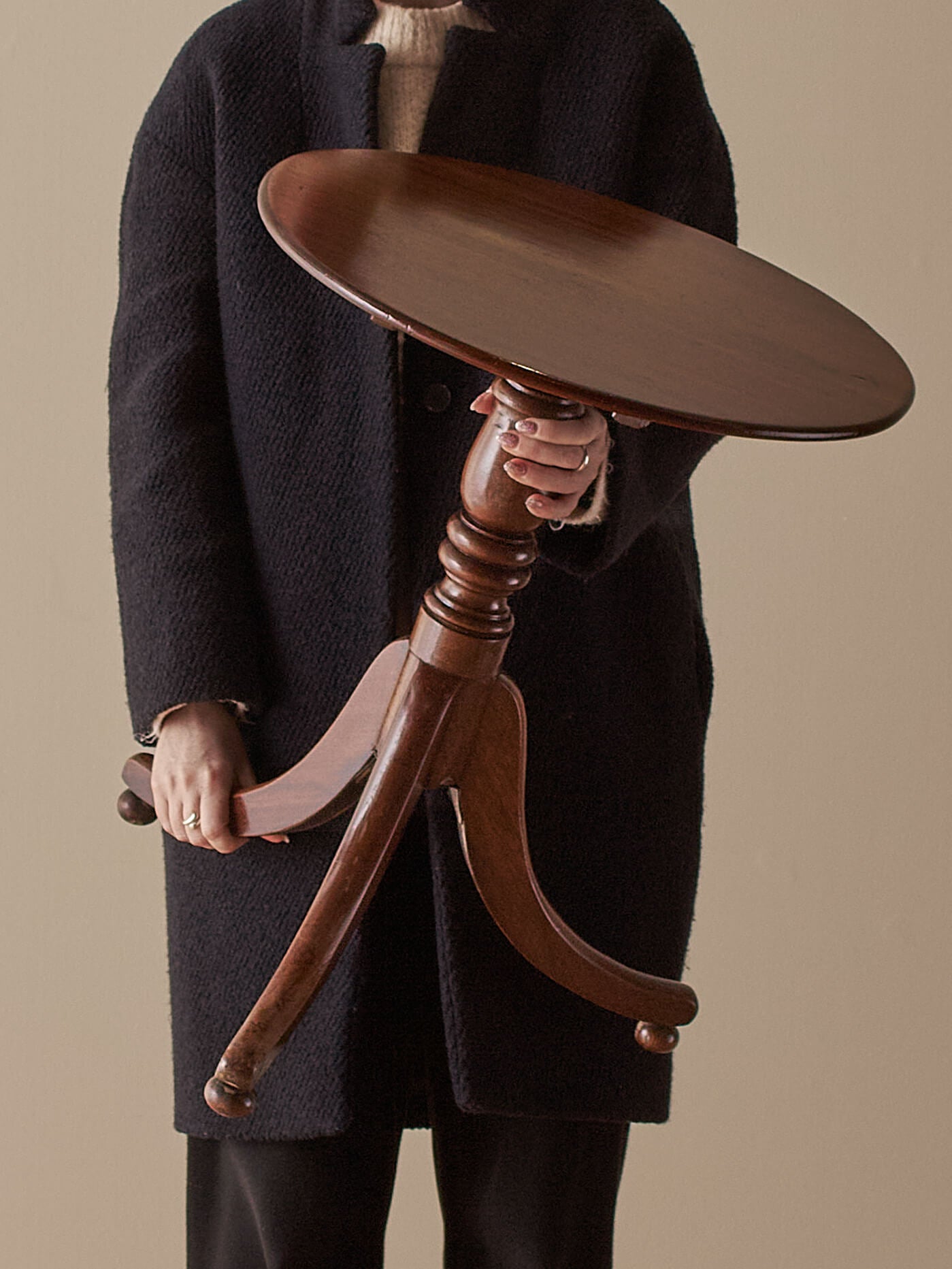 Antique circular mahogany tilt-top table