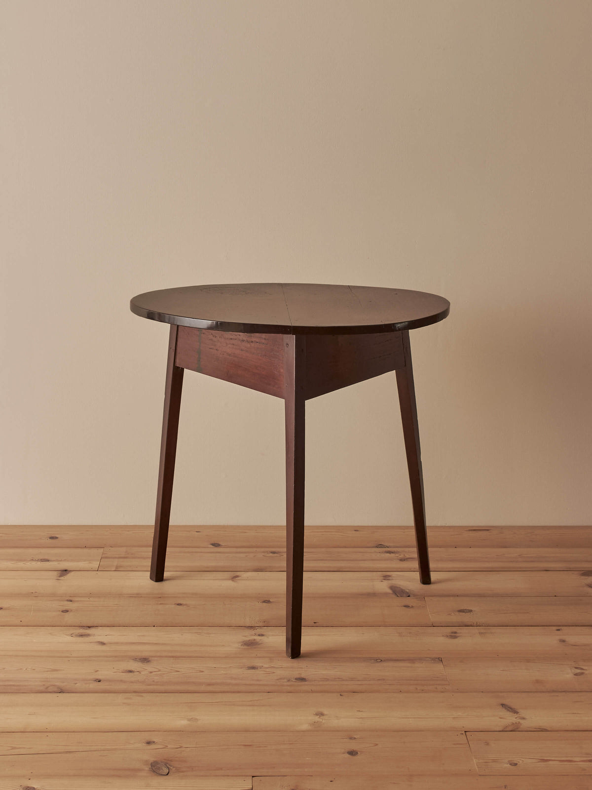 18th-century Georgian mahogany cricket table