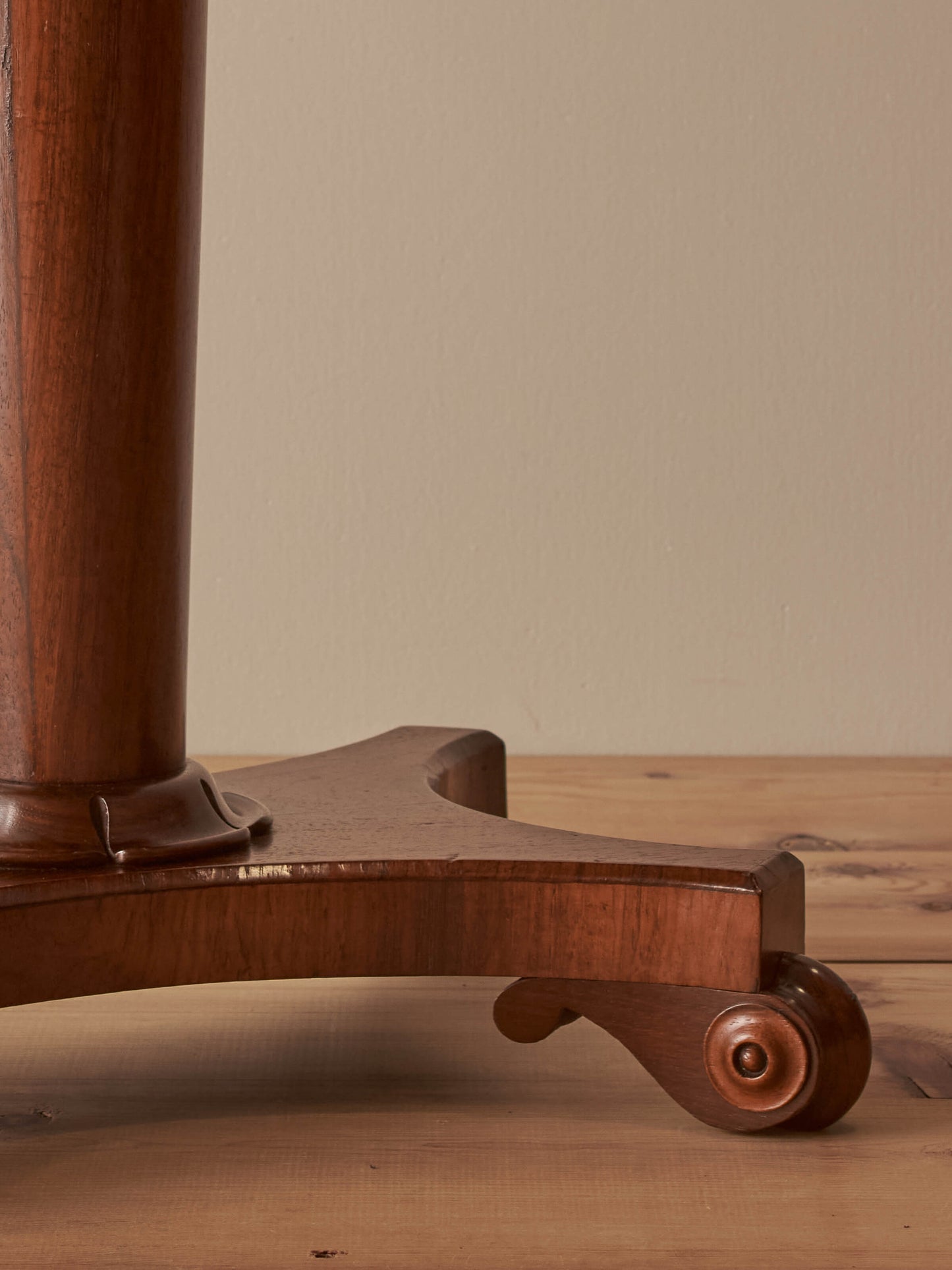 Victorian rosewood pedestal table