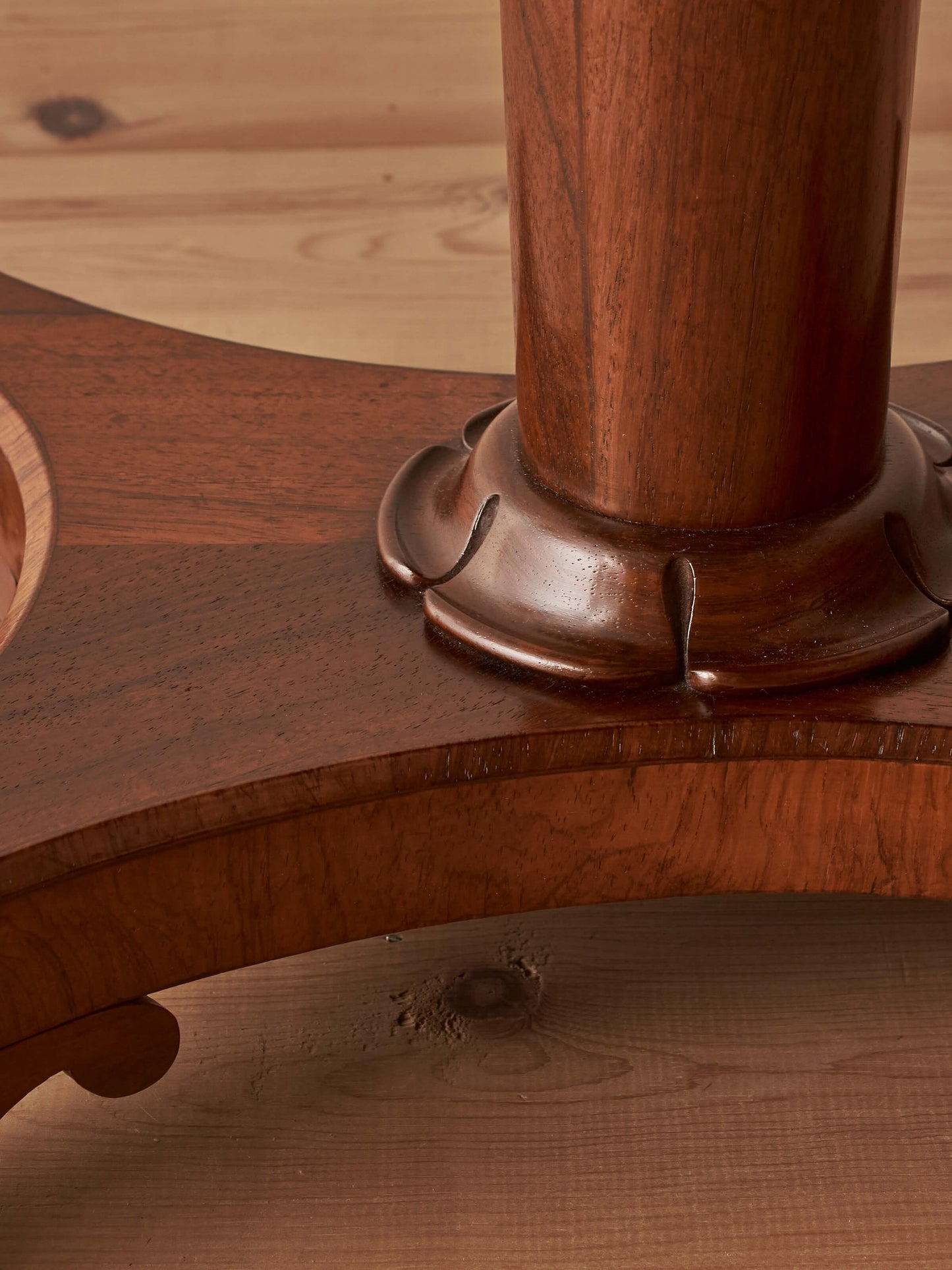 Victorian rosewood pedestal table