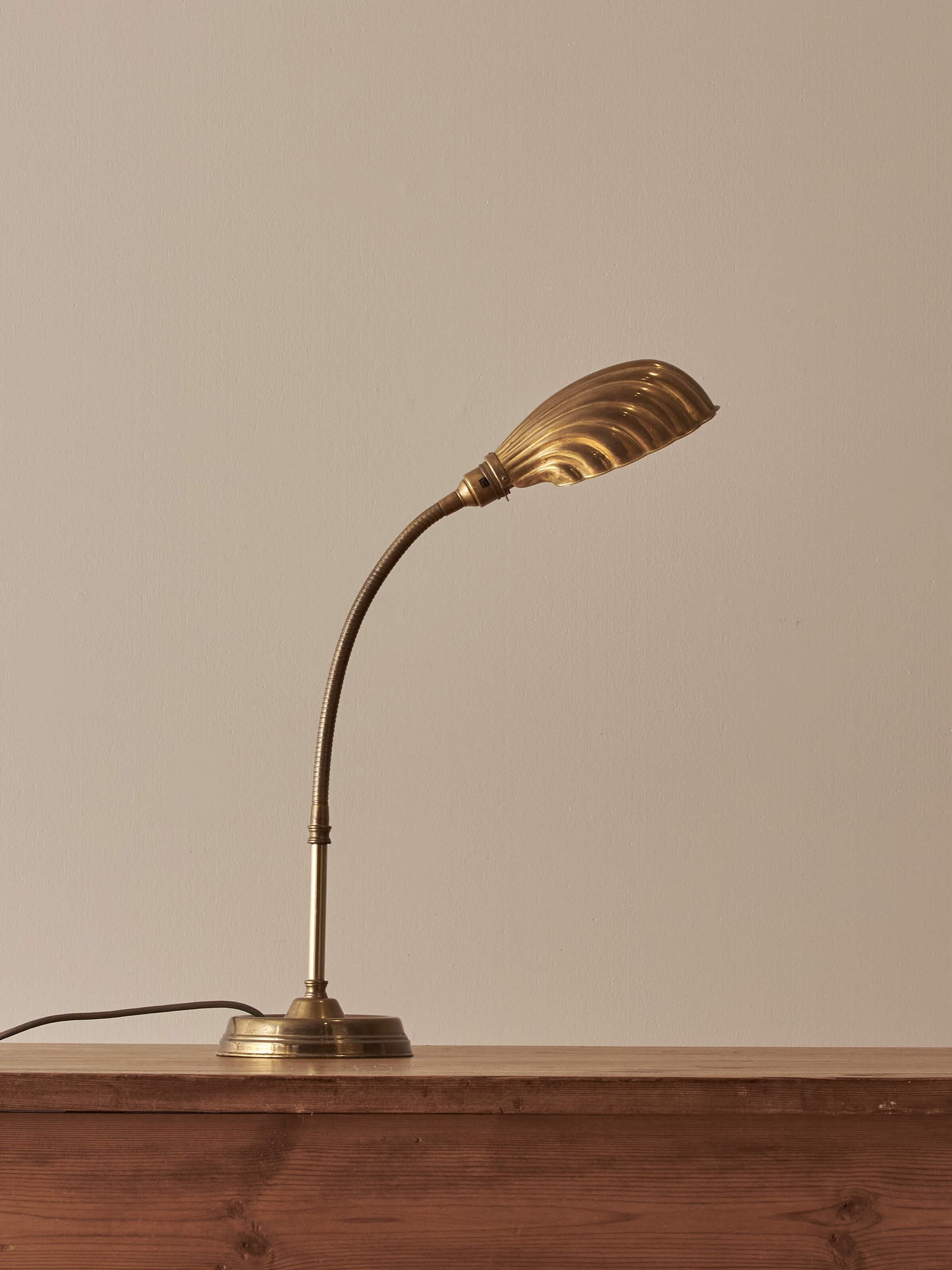 Vintage brass clam table lamp