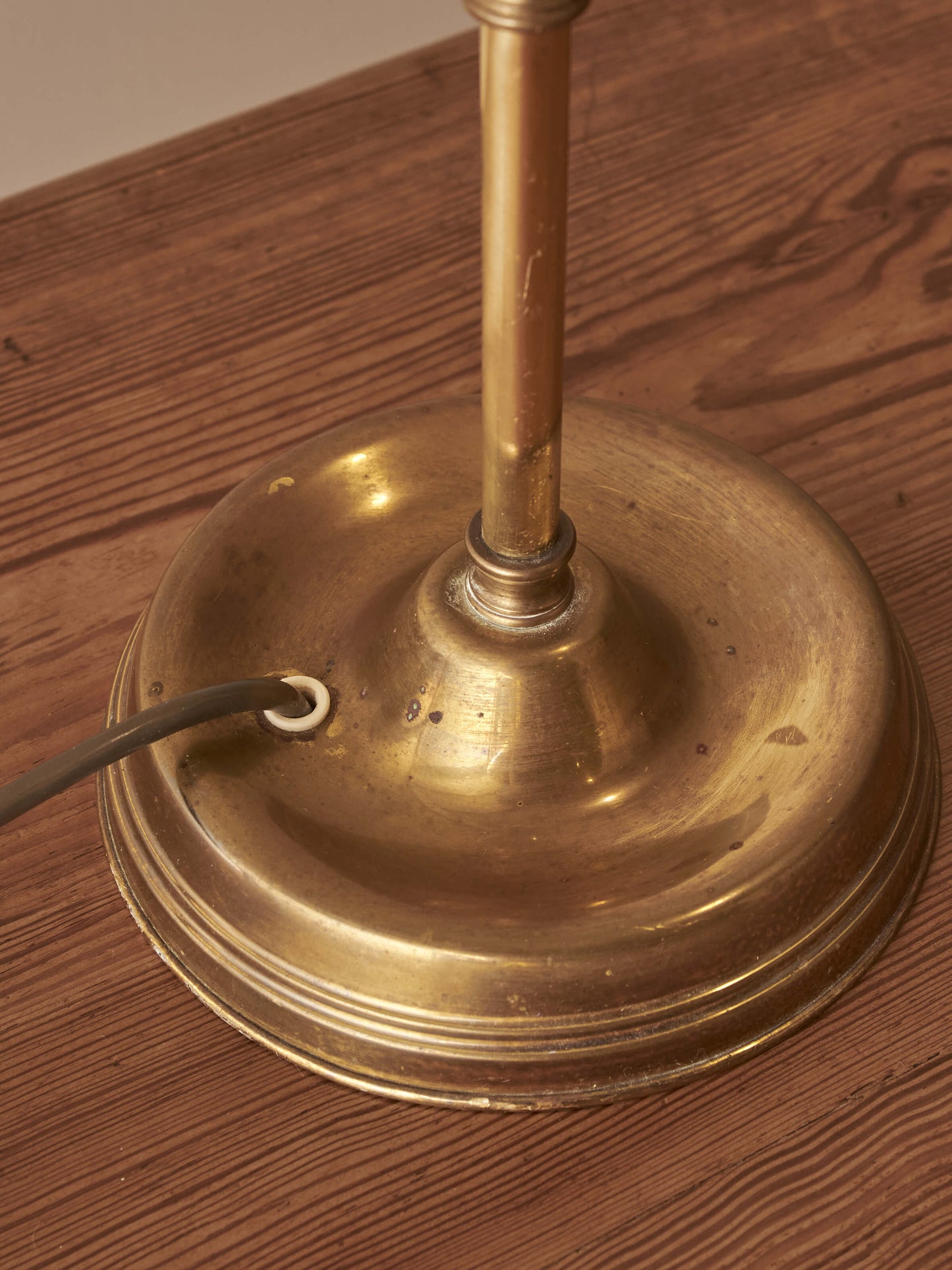 Vintage brass clam table lamp