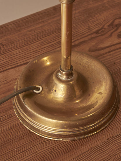 Vintage brass clam table lamp