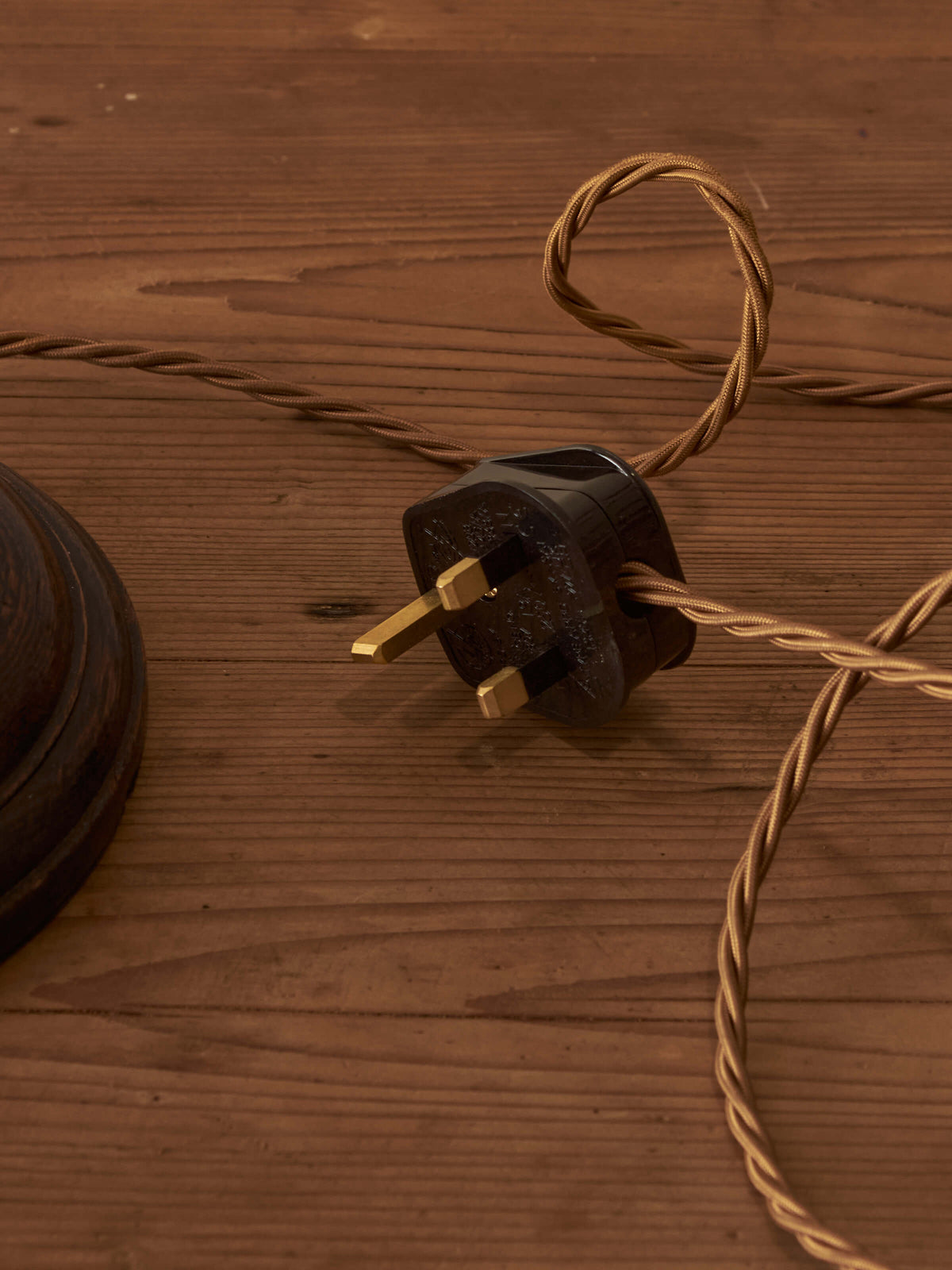 Edwardian oak barley twist table lamp