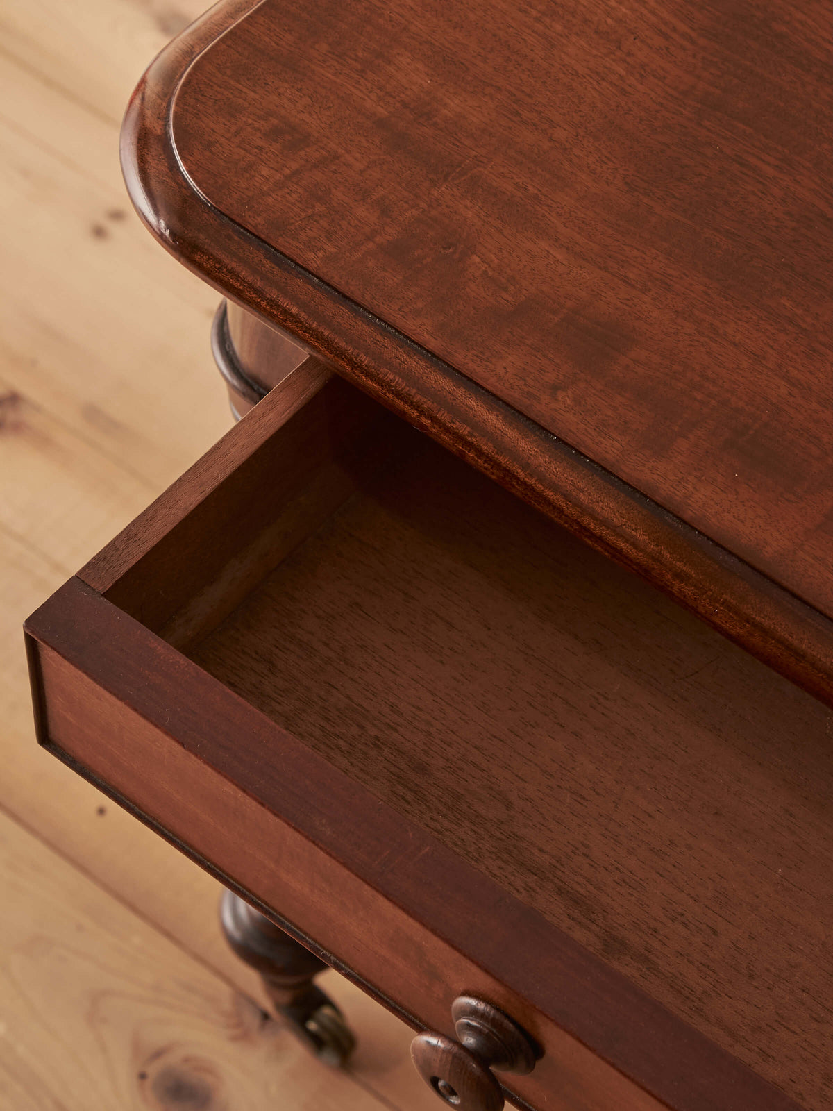 Early Victorian mahogany writing table with fluted legs