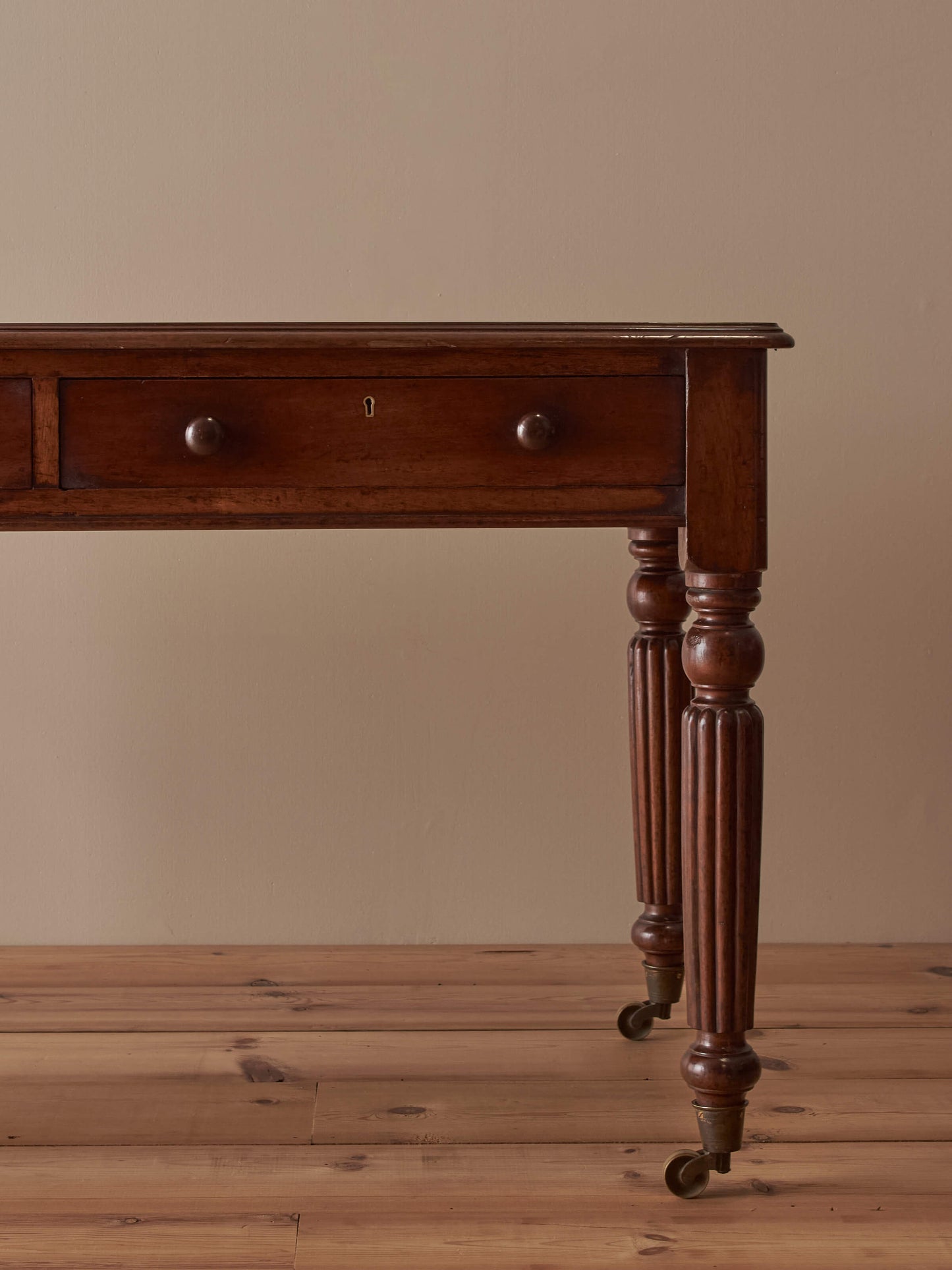 Regency mahogany desk with reeded legs