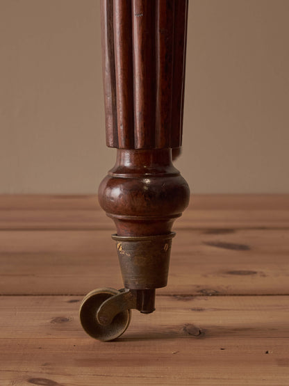 Regency mahogany desk with reeded legs