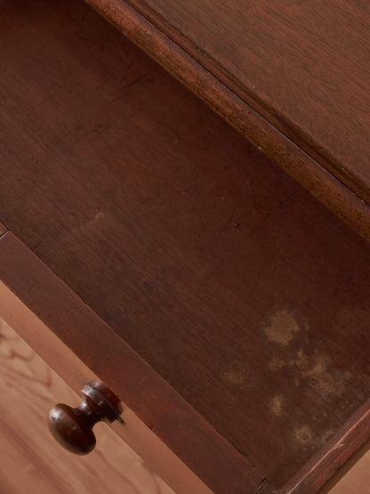 Regency mahogany desk with reeded legs
