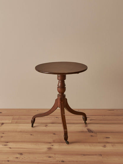 Victorian mahogany tilt-top table on castors