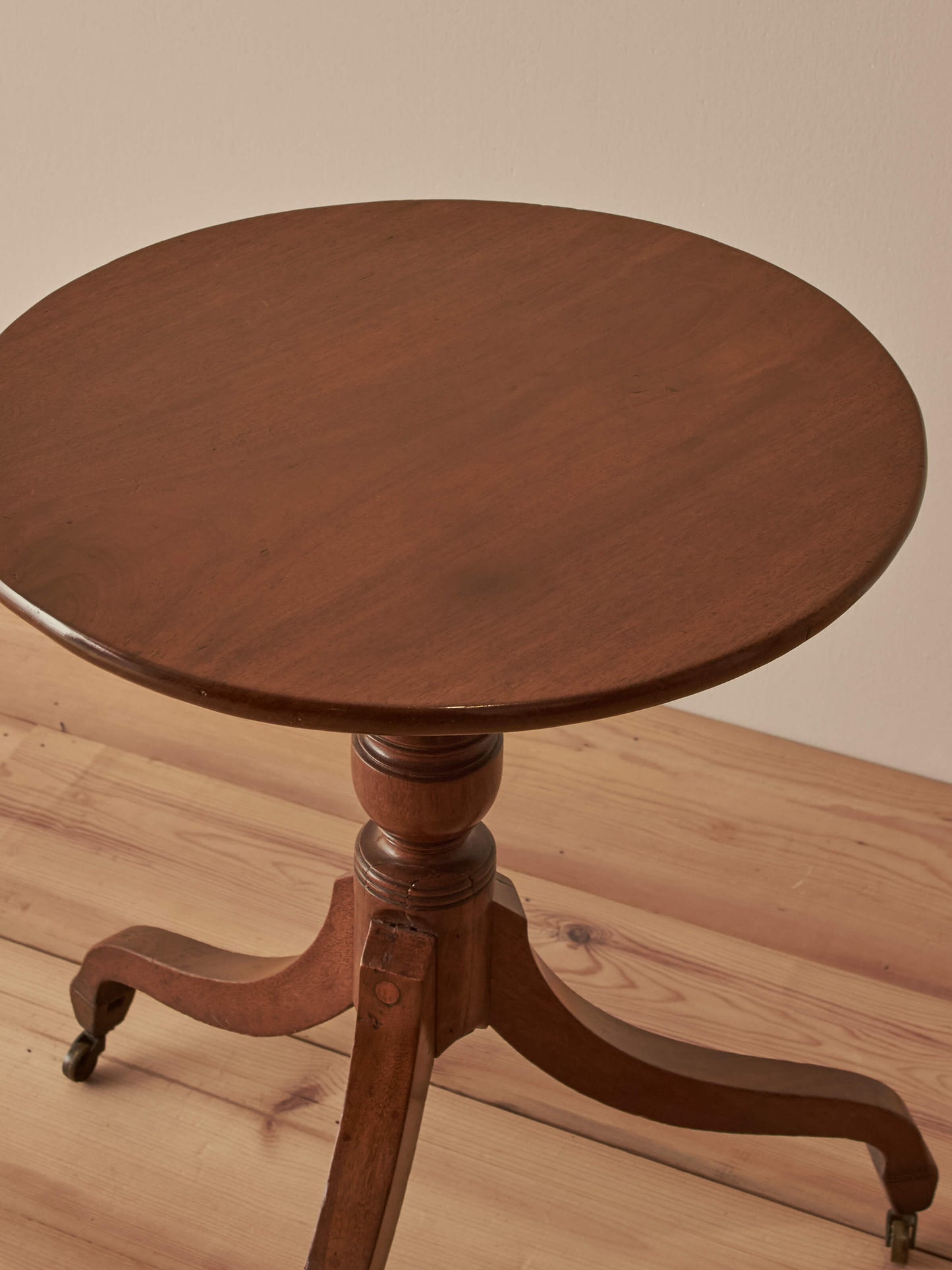 Victorian mahogany tilt-top table on castors