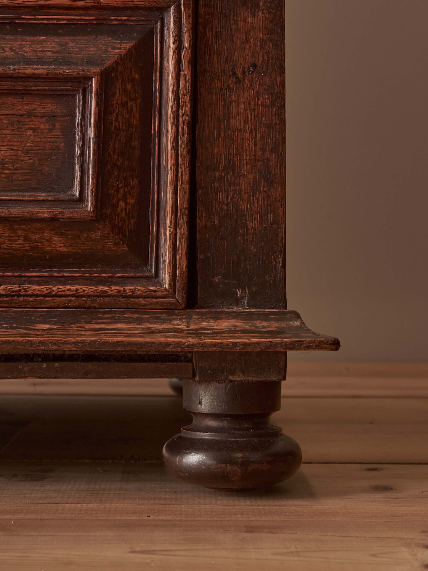 A George I oak chest of drawers on bun feet