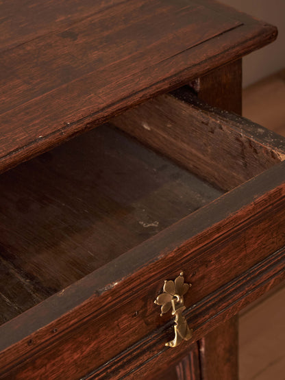 A George I oak chest of drawers on bun feet