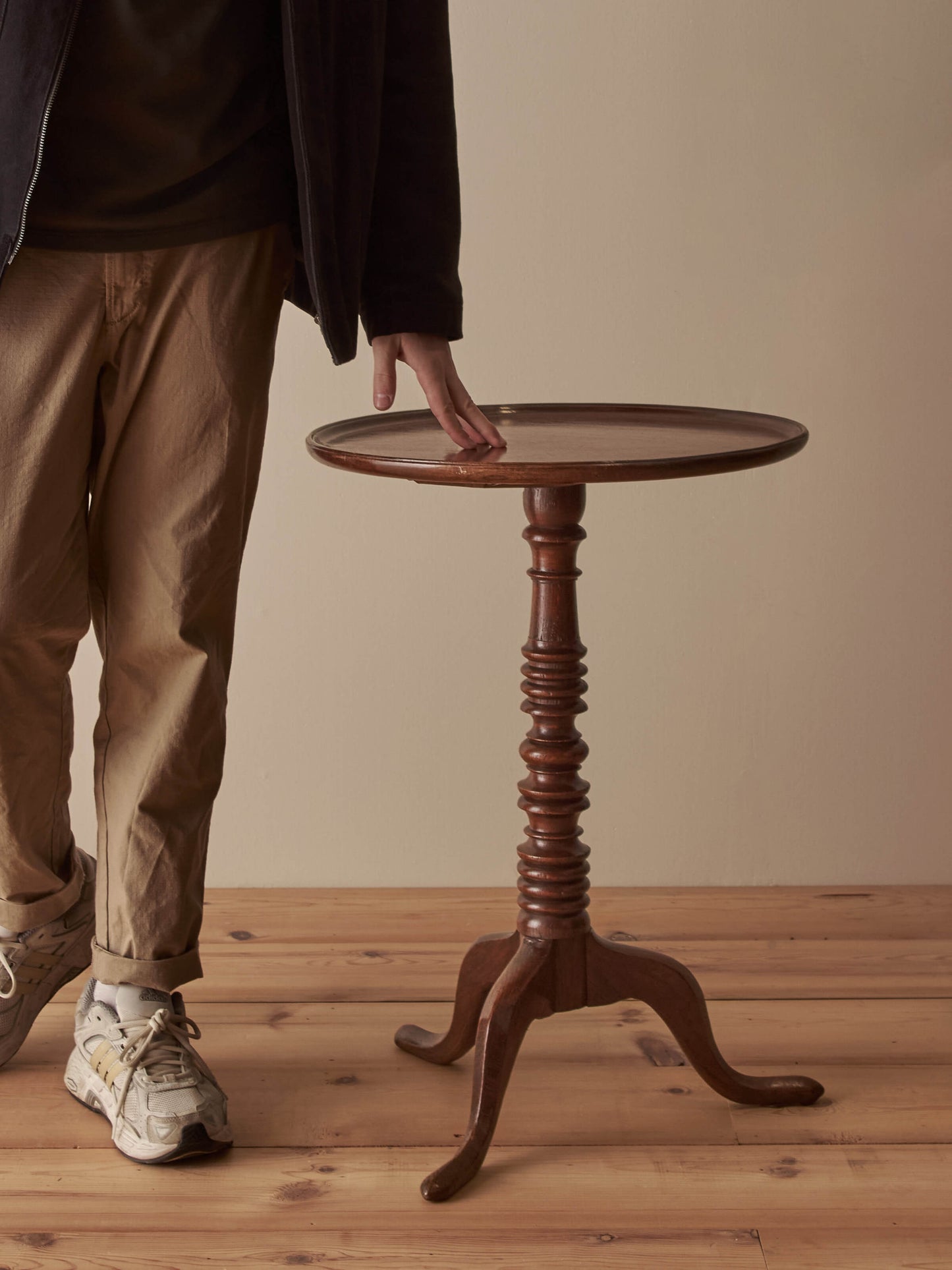 Victorian circular wine table on splayed legs