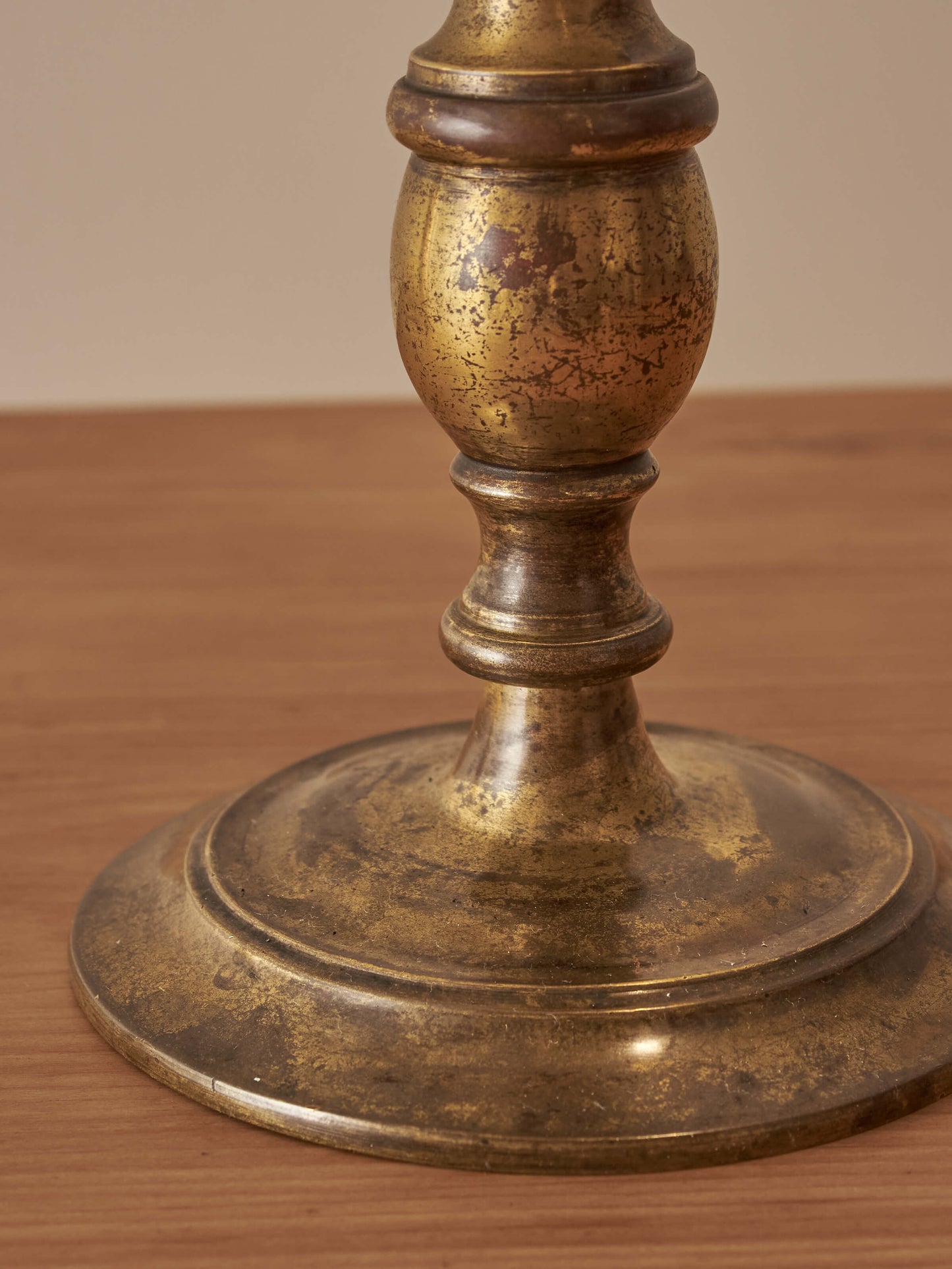 Vintage brass barley twist table lamp
