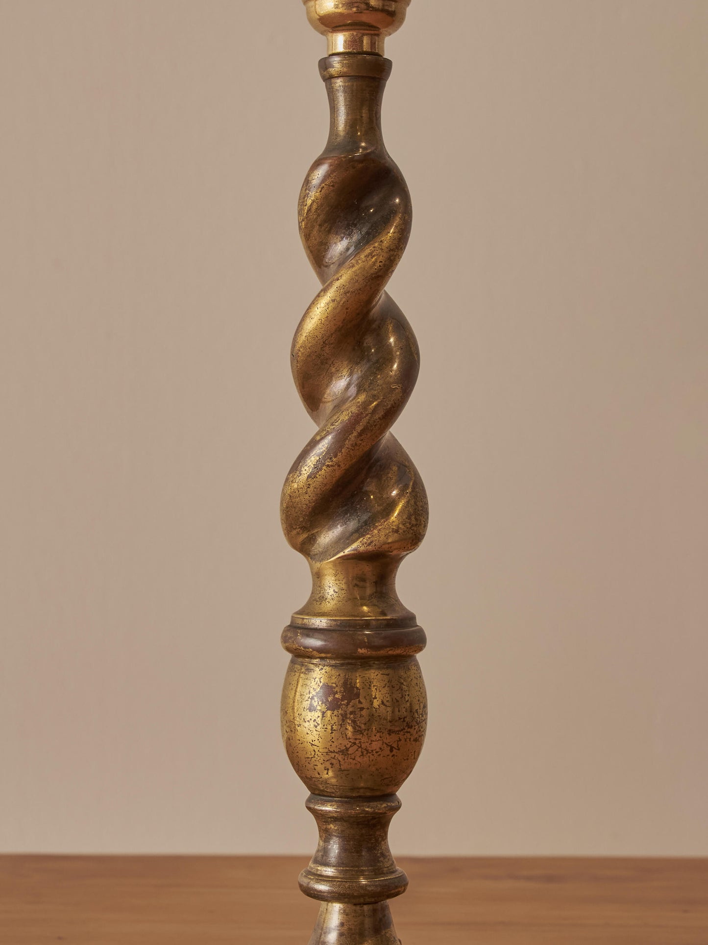 Vintage brass barley twist table lamp
