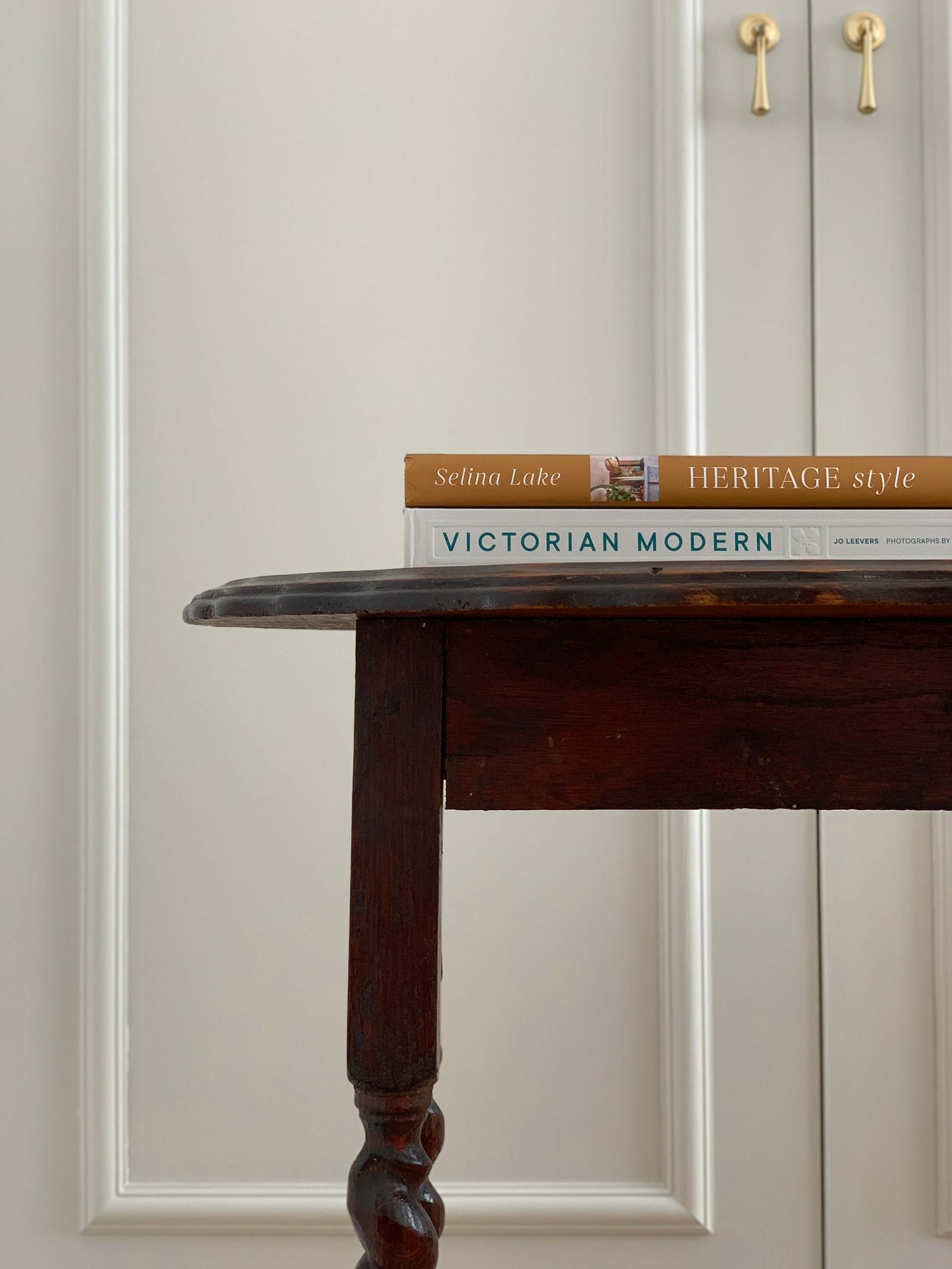 Antique scalloped barley twist table