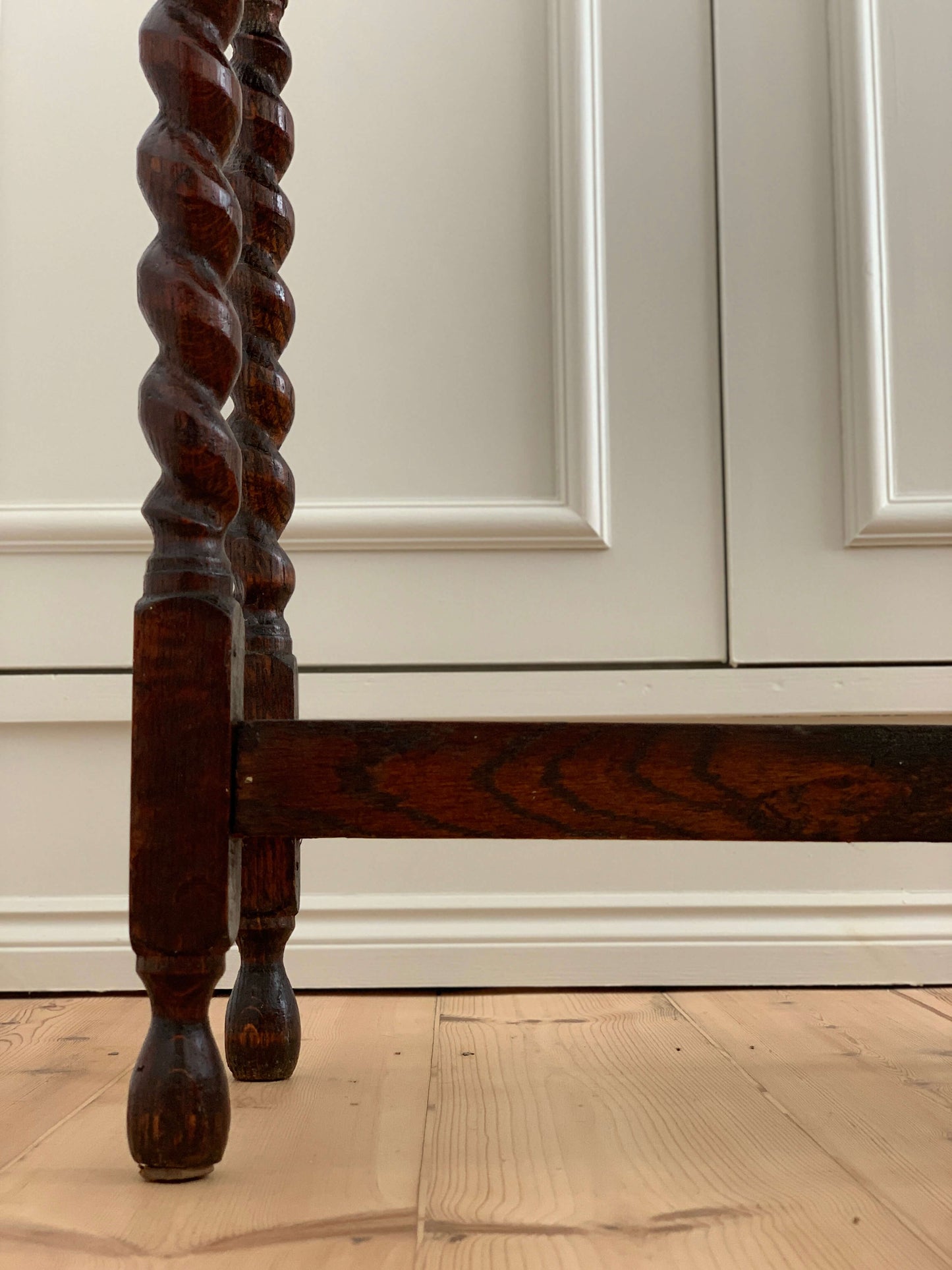 Antique scalloped barley twist table