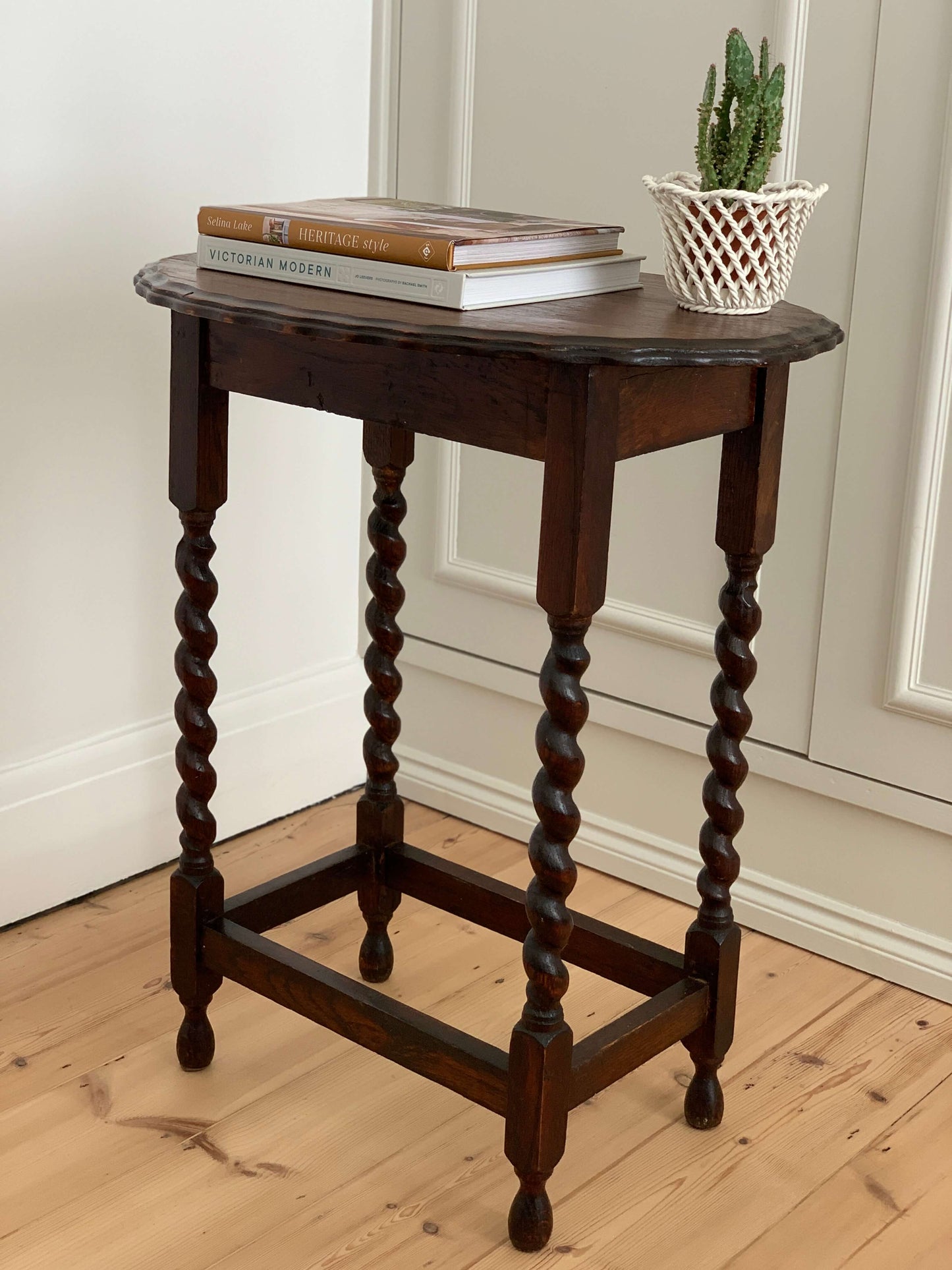 Antique scalloped barley twist table