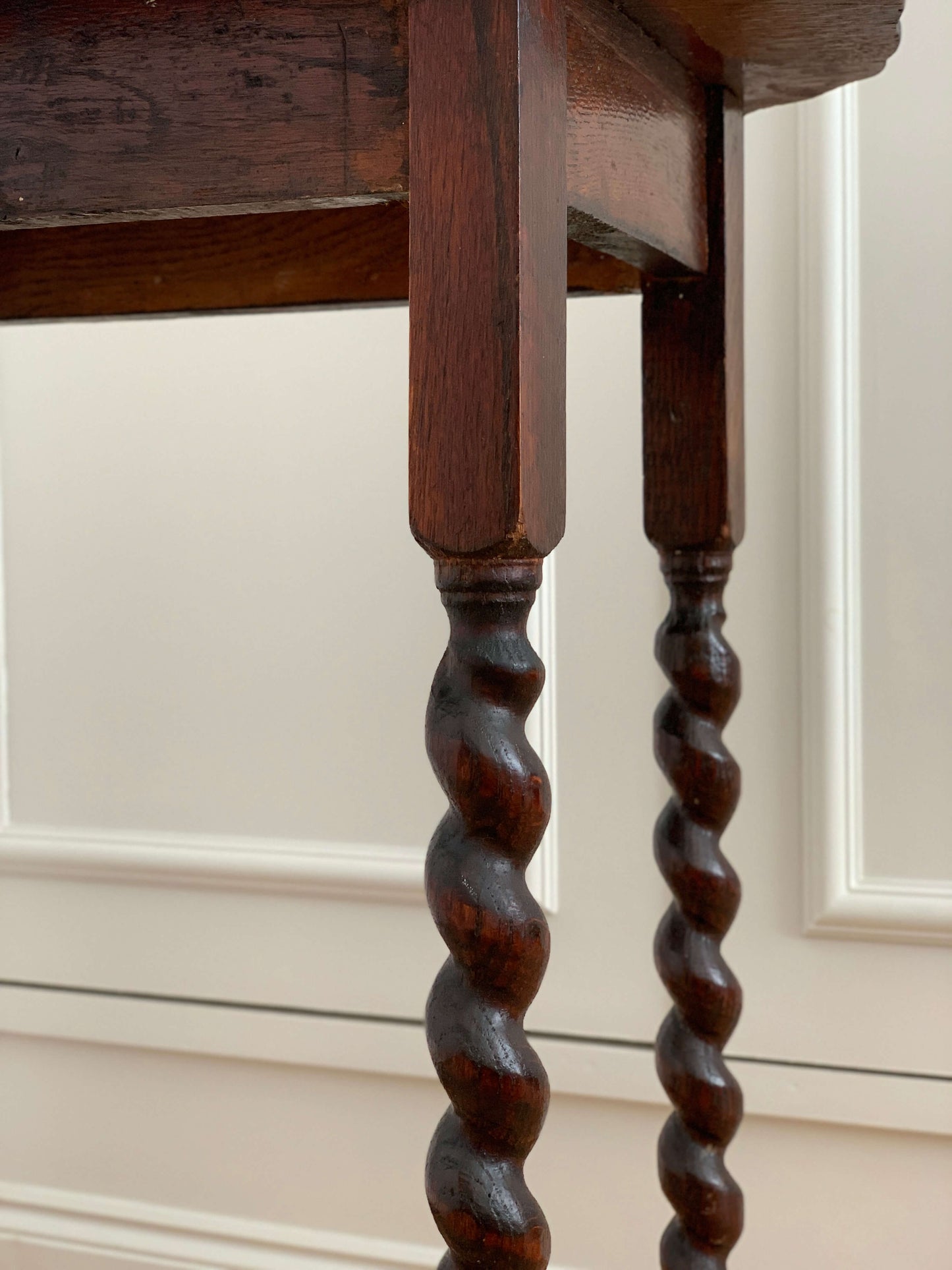 Antique scalloped barley twist table