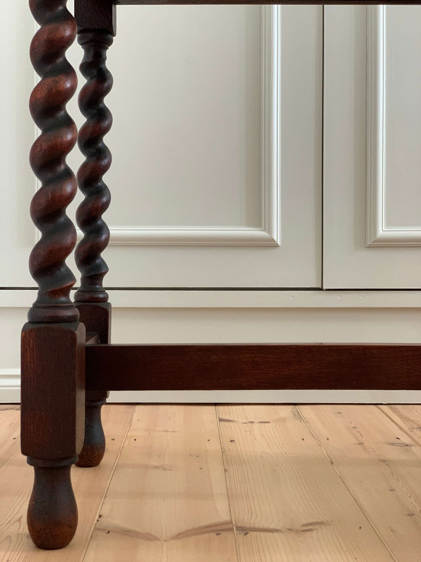 Antique barley twist side table with scalloped top