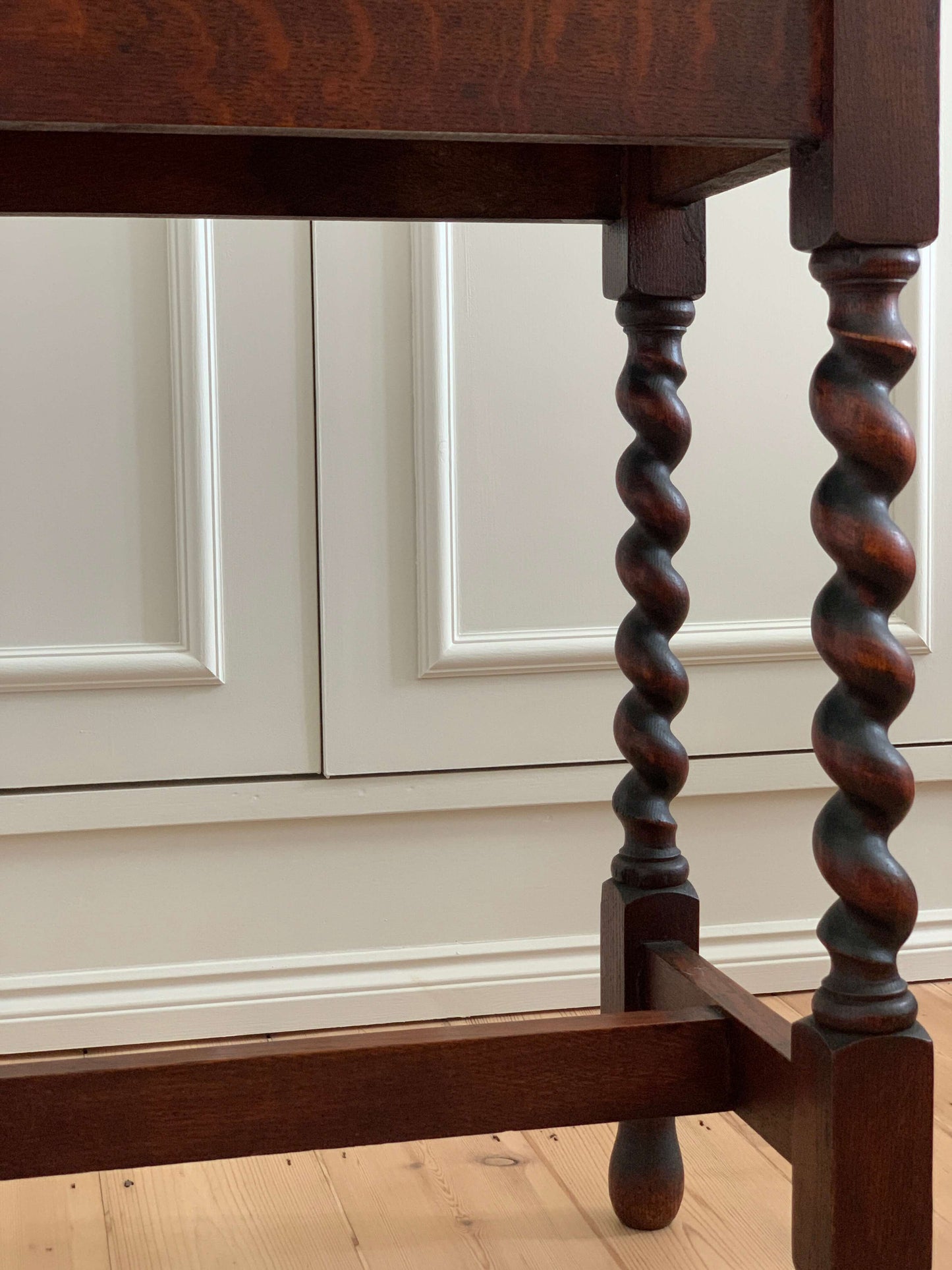 Antique barley twist side table with scalloped top