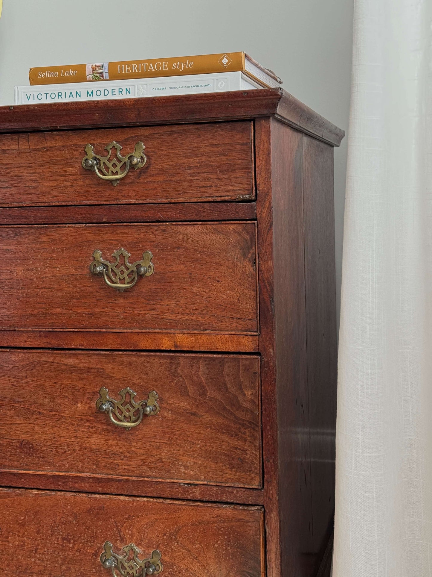 Georgian oak chest of drawers on bracket feet