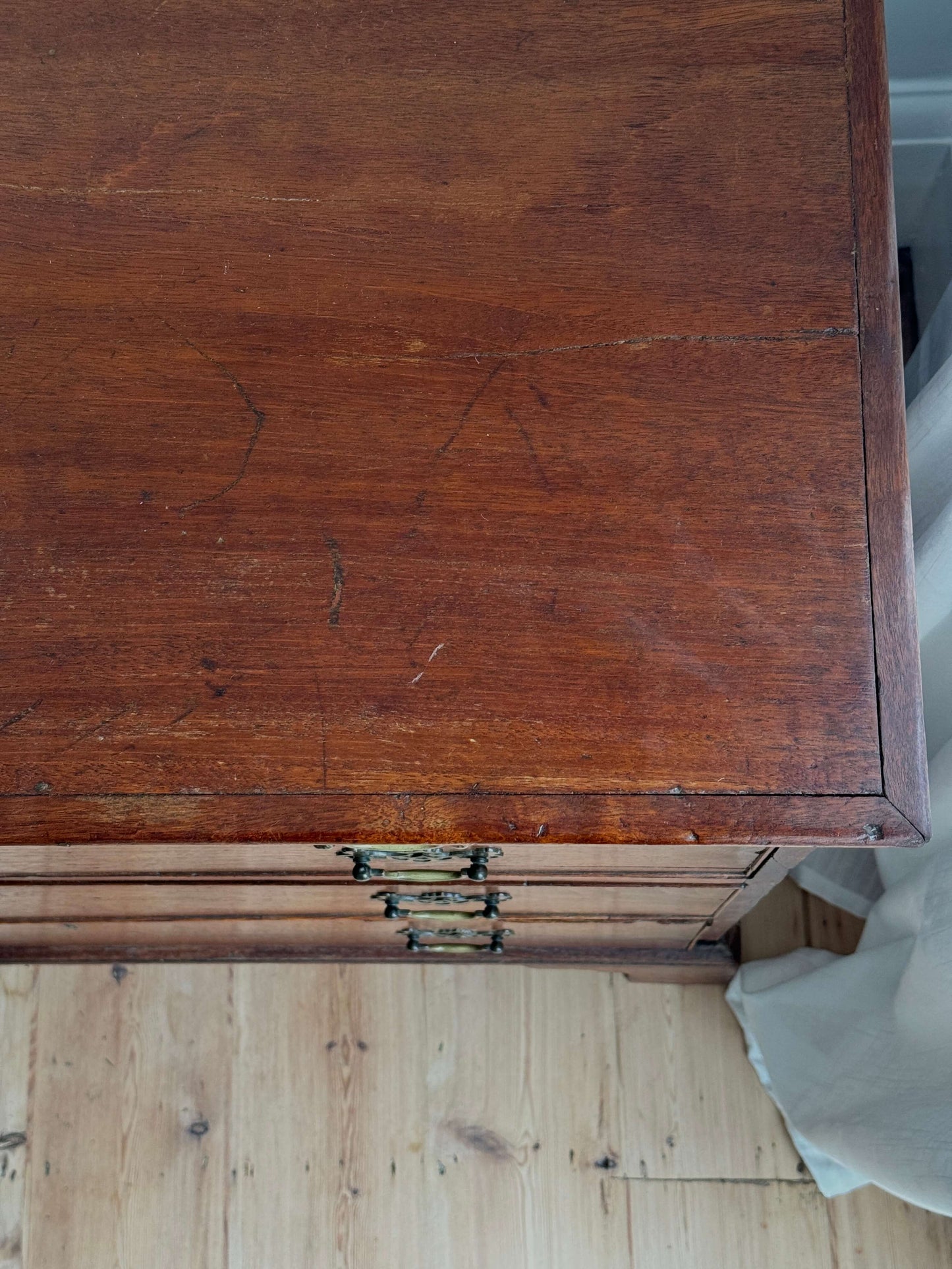 Georgian oak chest of drawers on bracket feet