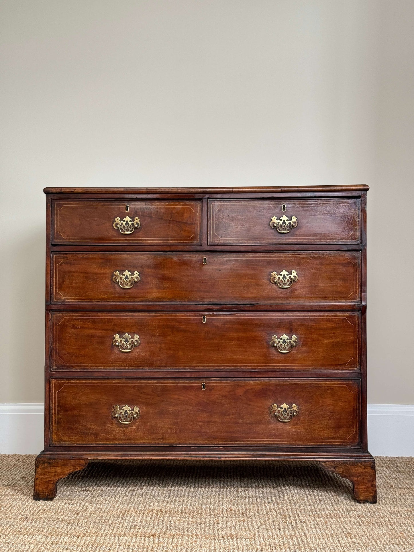 Georgian chest of drawers with inlay detail