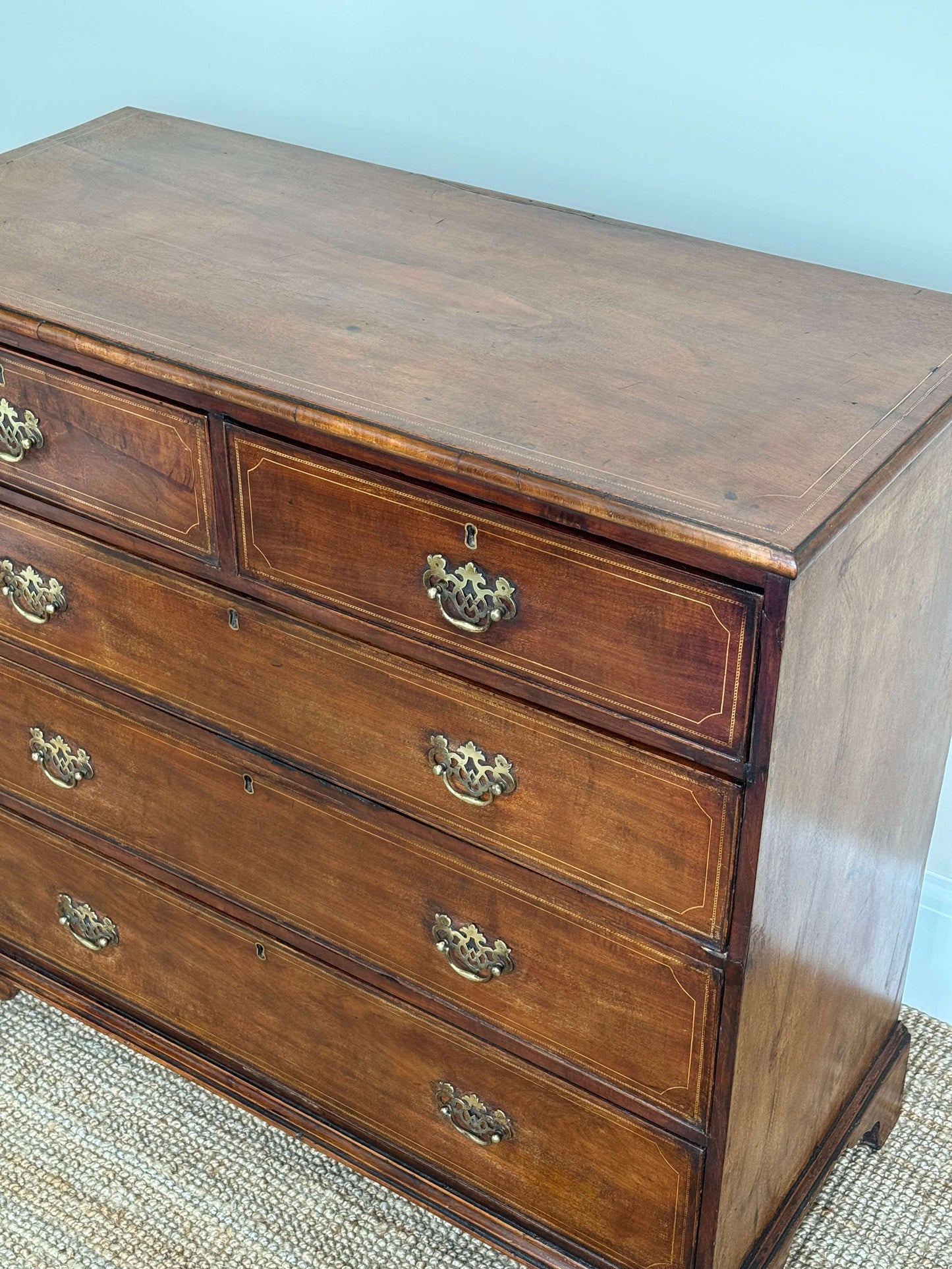 Georgian chest of drawers with inlay detail