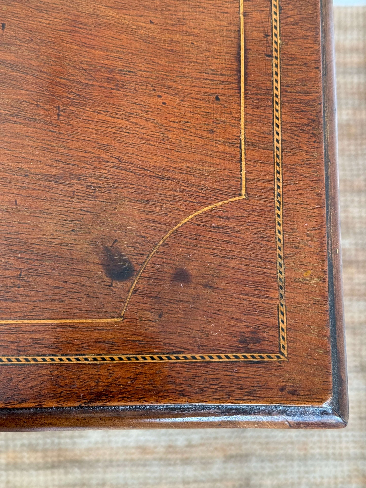 Georgian chest of drawers with inlay detail